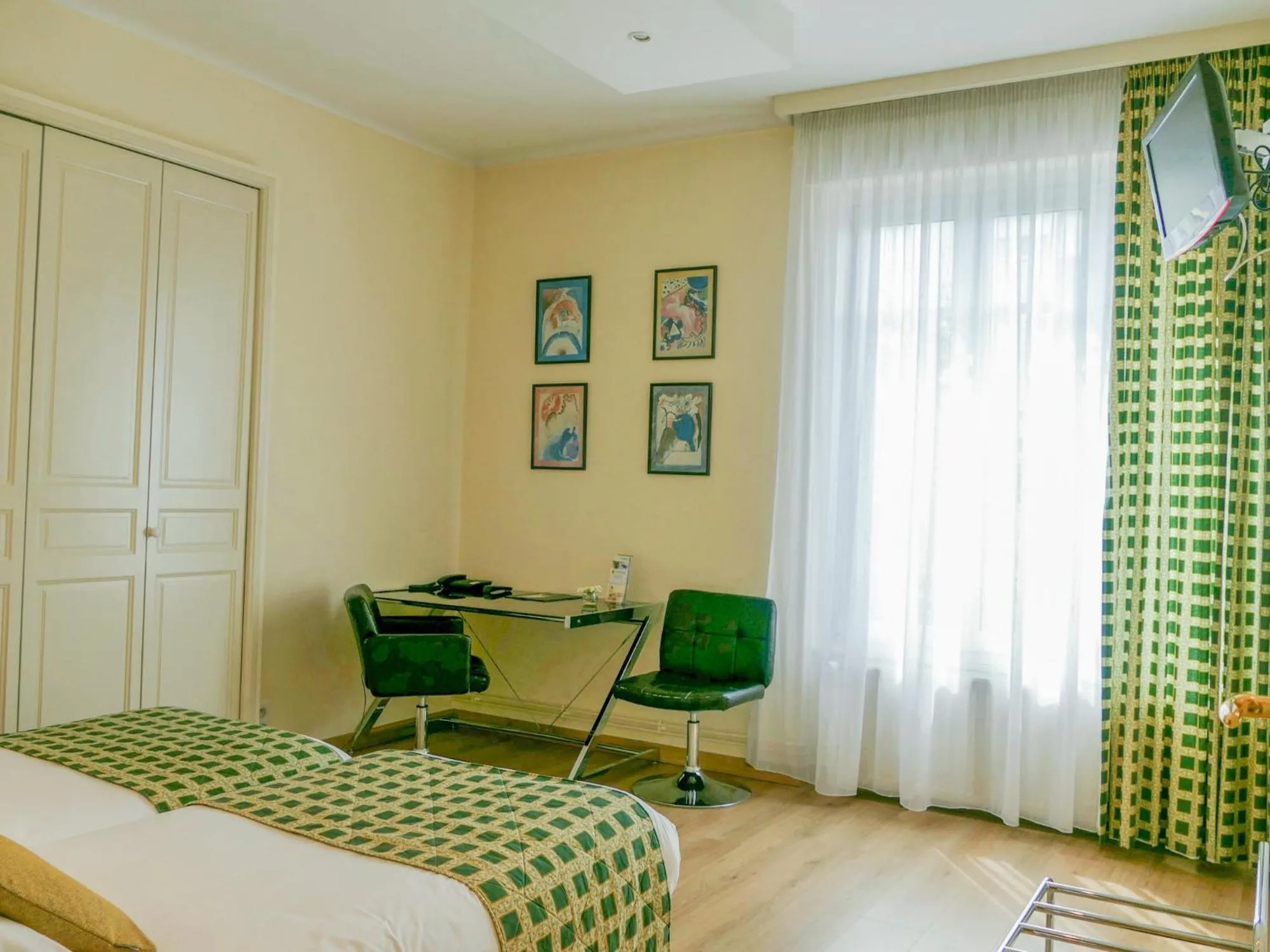 Bed in Hotel Berlioz Basel Airport