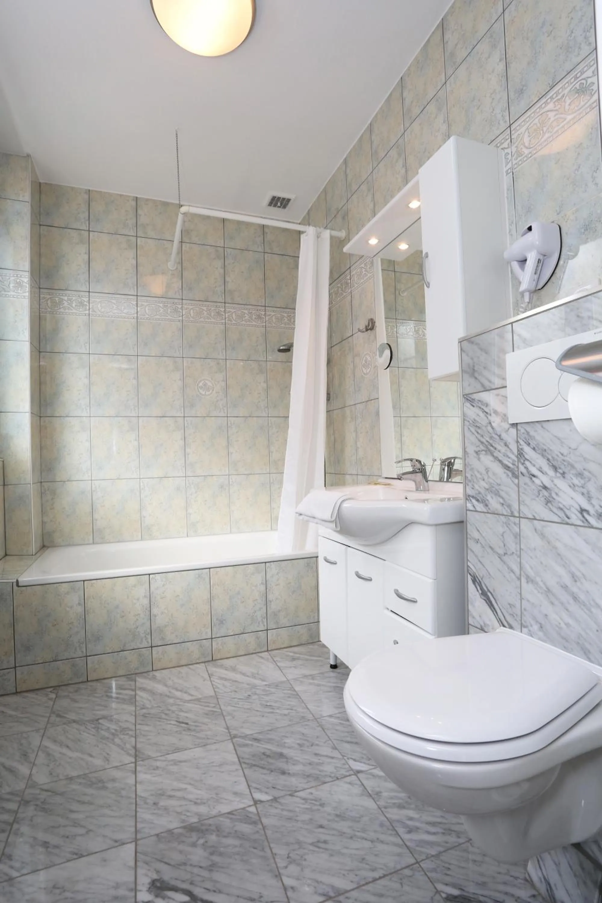 Bathroom in Hotel Berlioz Basel Airport