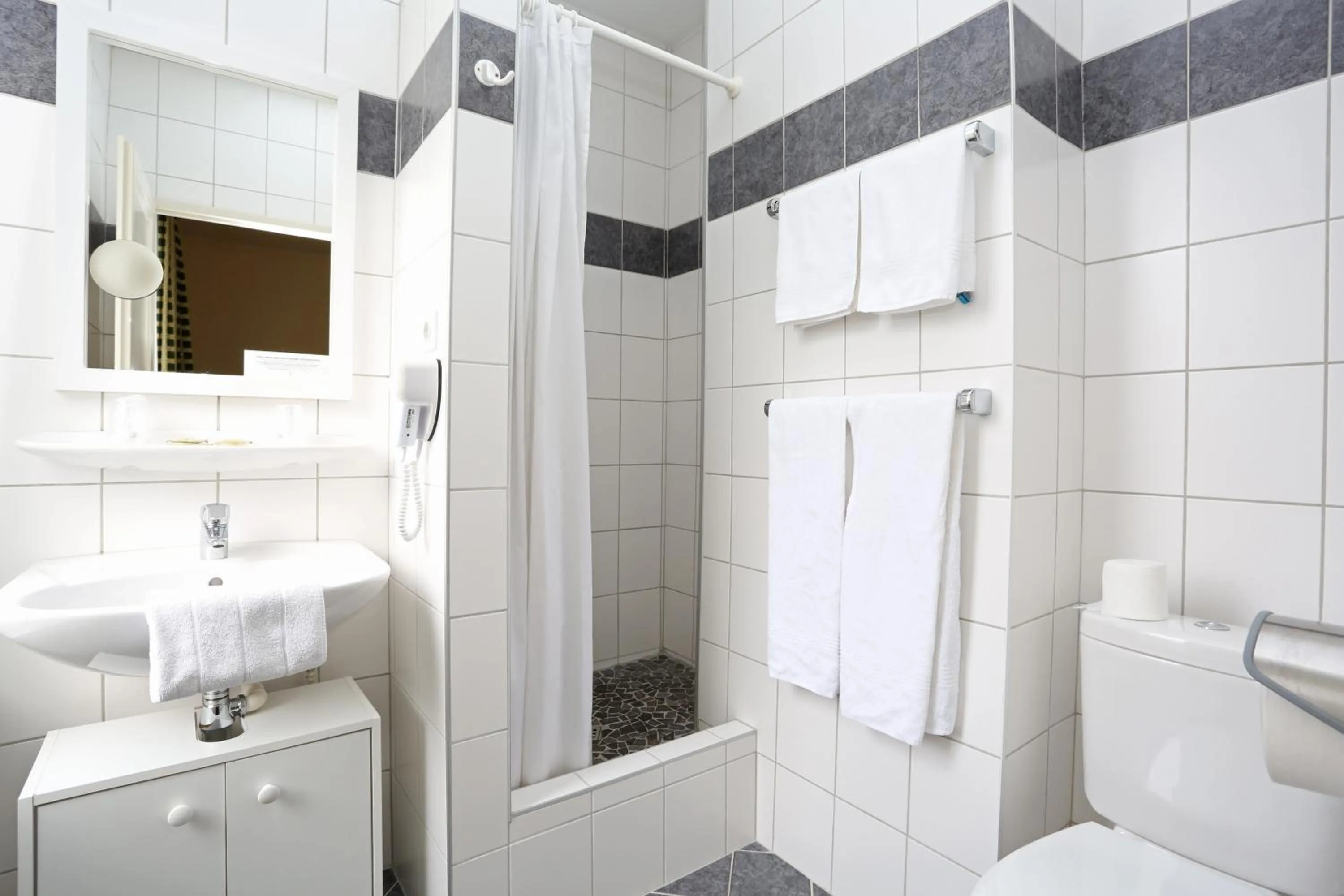 Bathroom in Hotel Berlioz Basel Airport