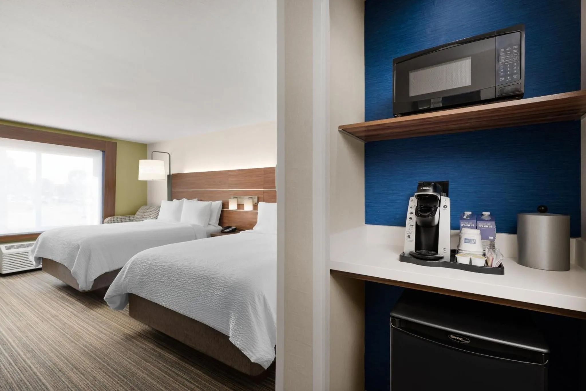 Photo of the whole room, Bed in Holiday Inn Express San Diego - Sea World Area by IHG