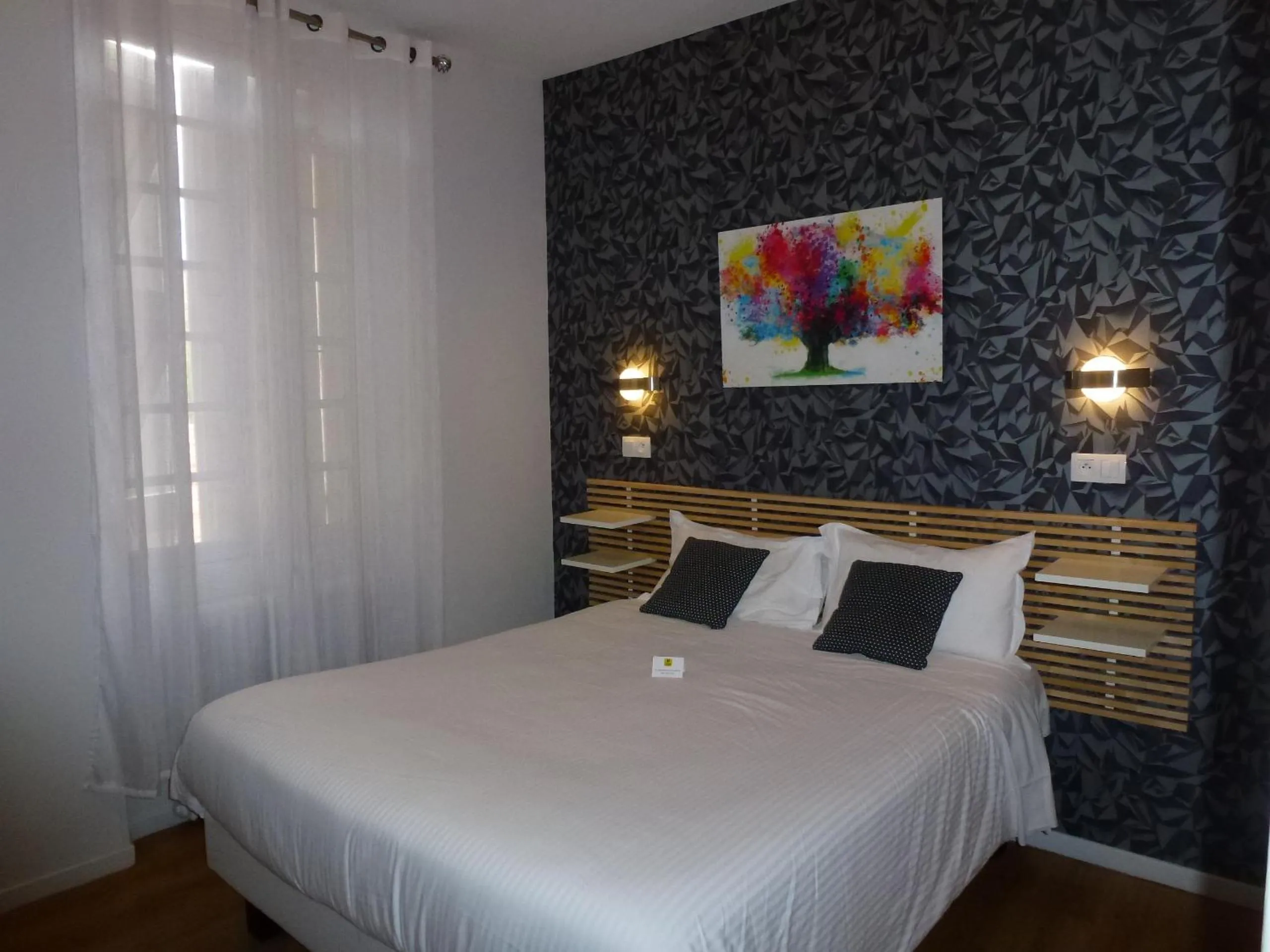 Bed in Logis Hôtel L'Arche de Noé