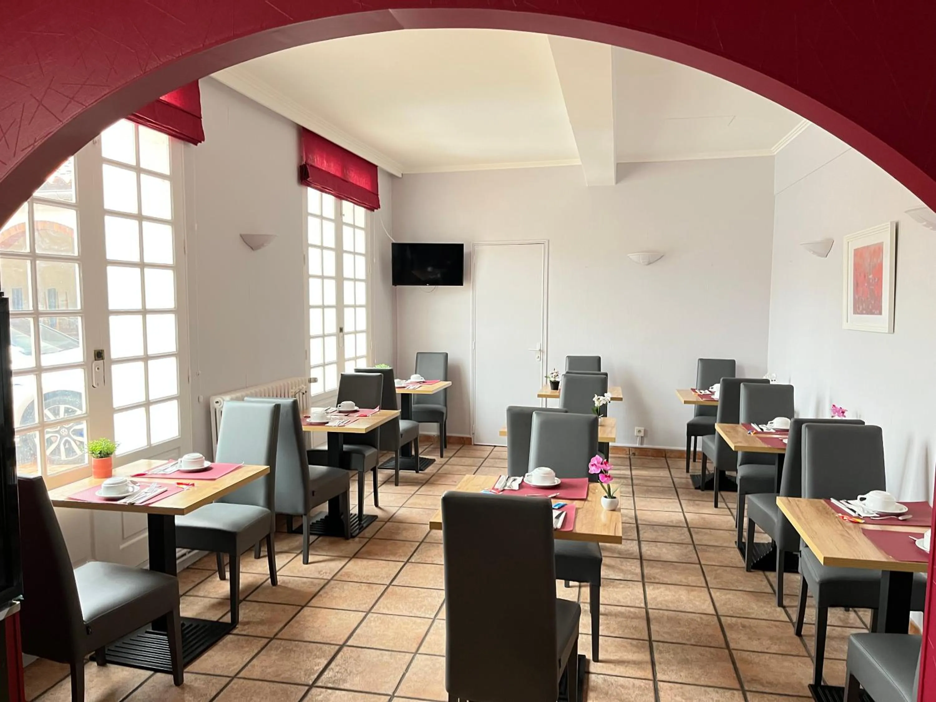 Restaurant/places to eat in Logis Hôtel L'Arche de Noé