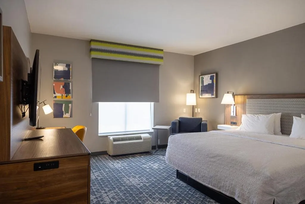 Bed in Hampton Inn & Suites Houston Rosenberg