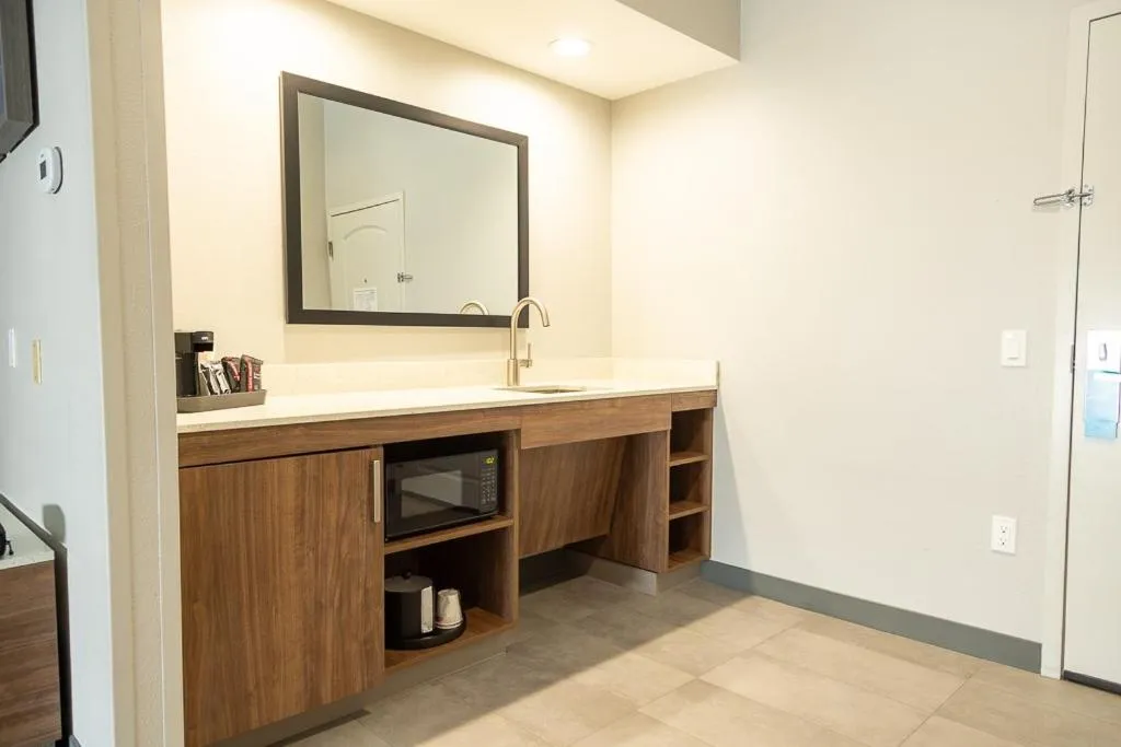 Coffee/tea facilities in Hampton Inn & Suites Houston Rosenberg