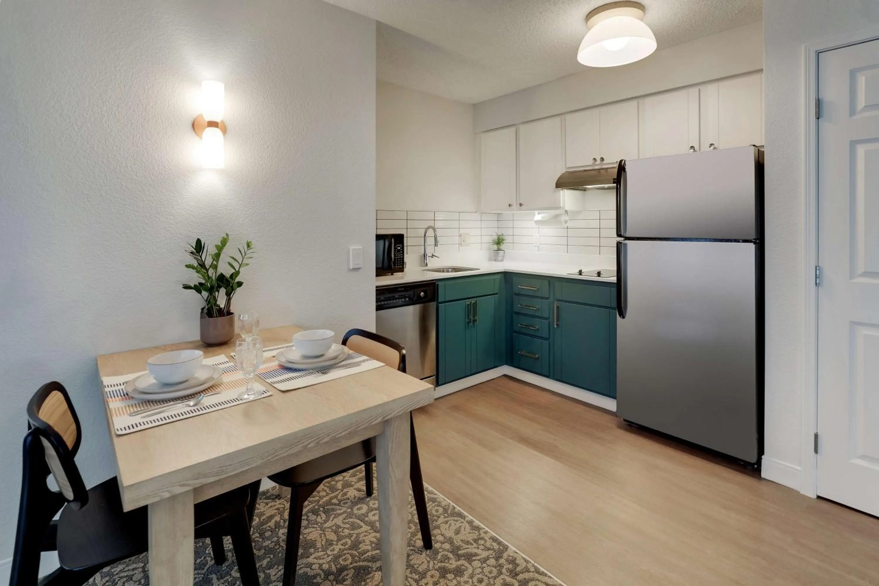 Kitchen or kitchenette in Sonesta ES Suites San Diego - Sorrento Mesa