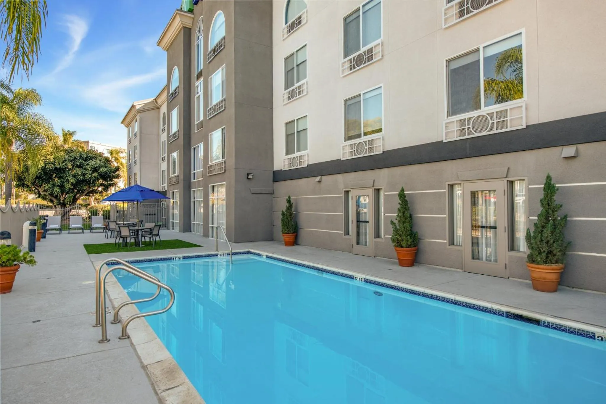Swimming pool in Holiday Inn Express San Diego - Sorrento Valley by IHG