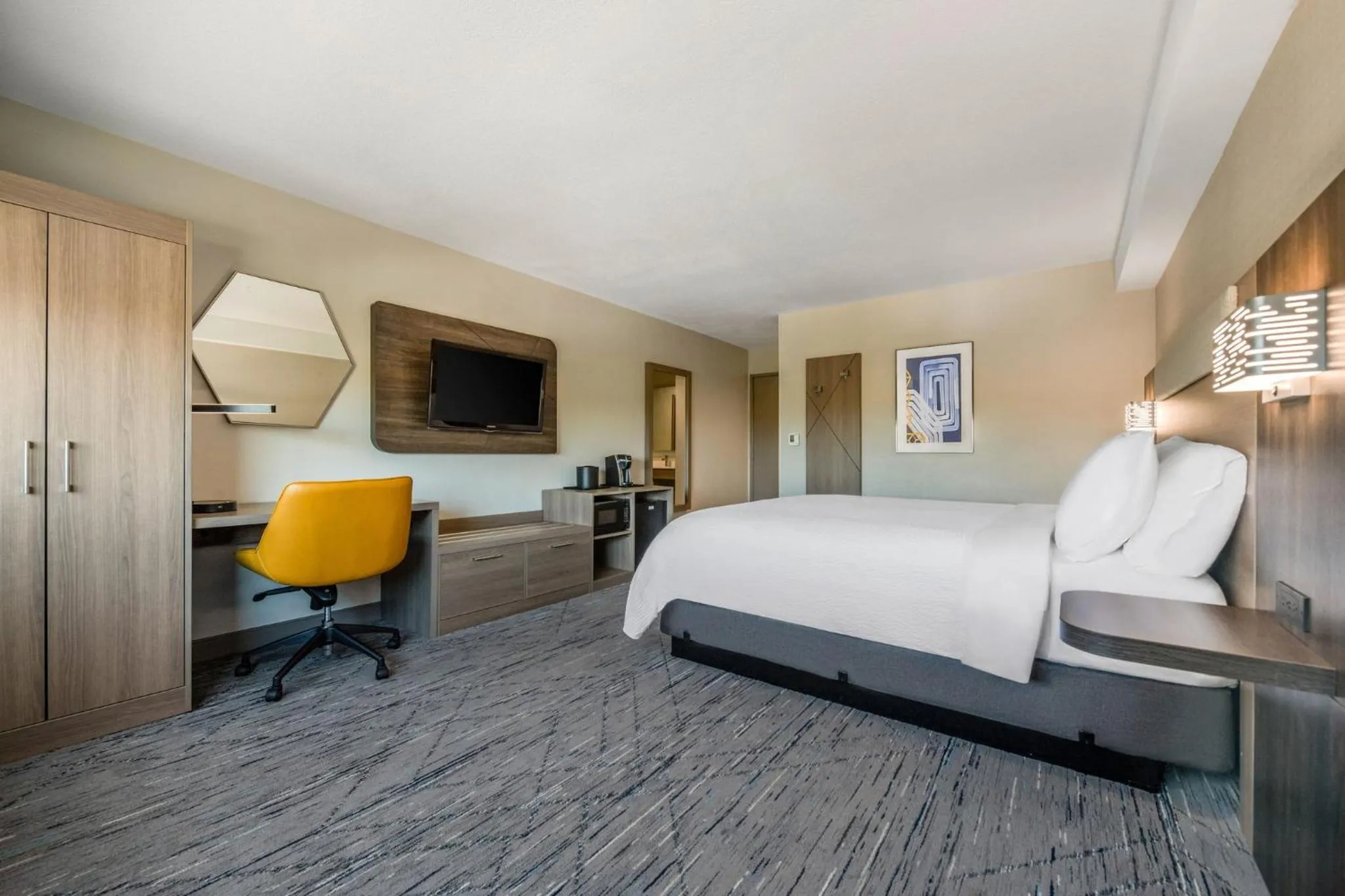 Photo of the whole room, Bed in Holiday Inn Express San Diego - Sorrento Valley by IHG