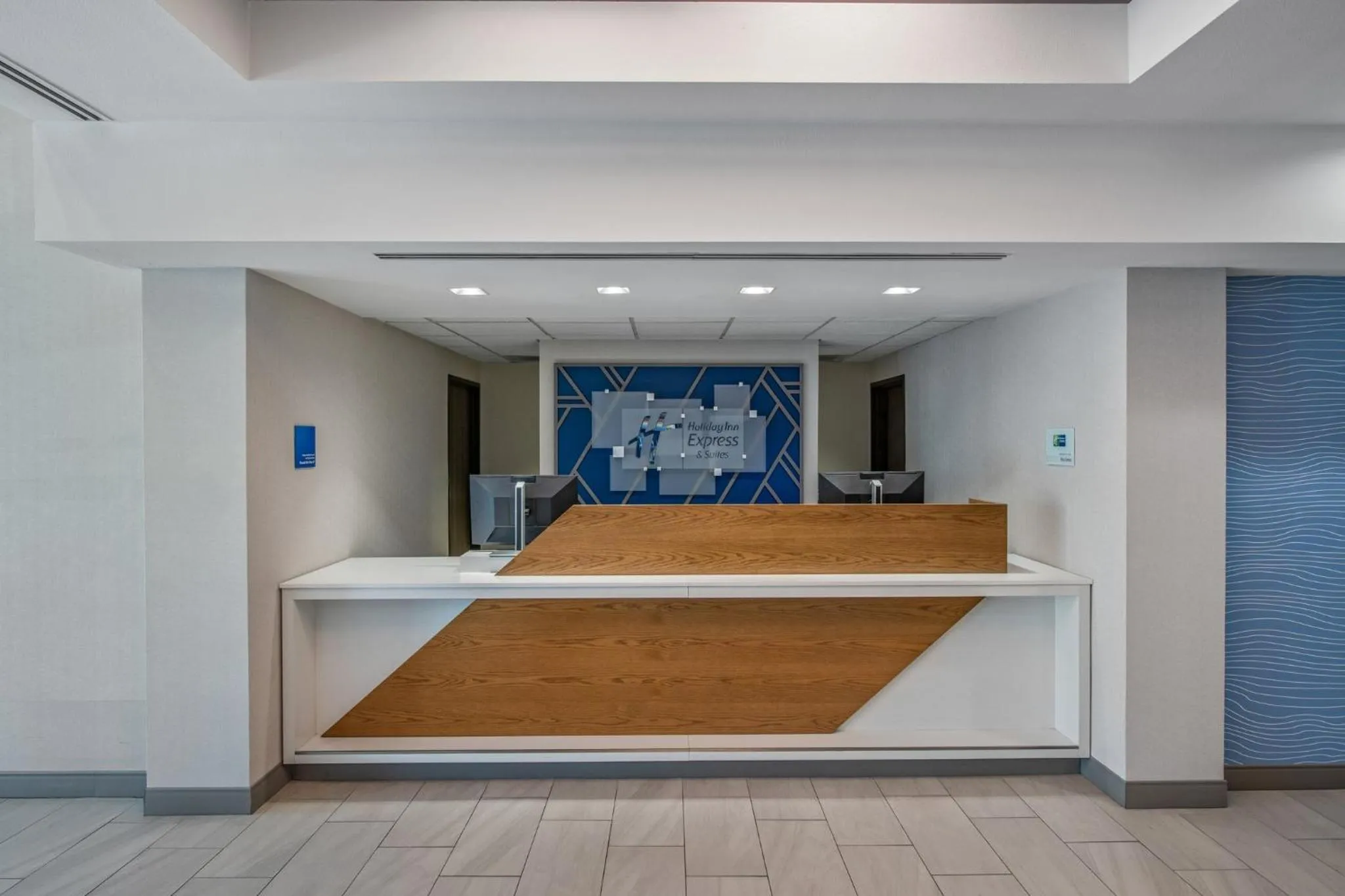 Property building in Holiday Inn Express San Diego - Sorrento Valley by IHG