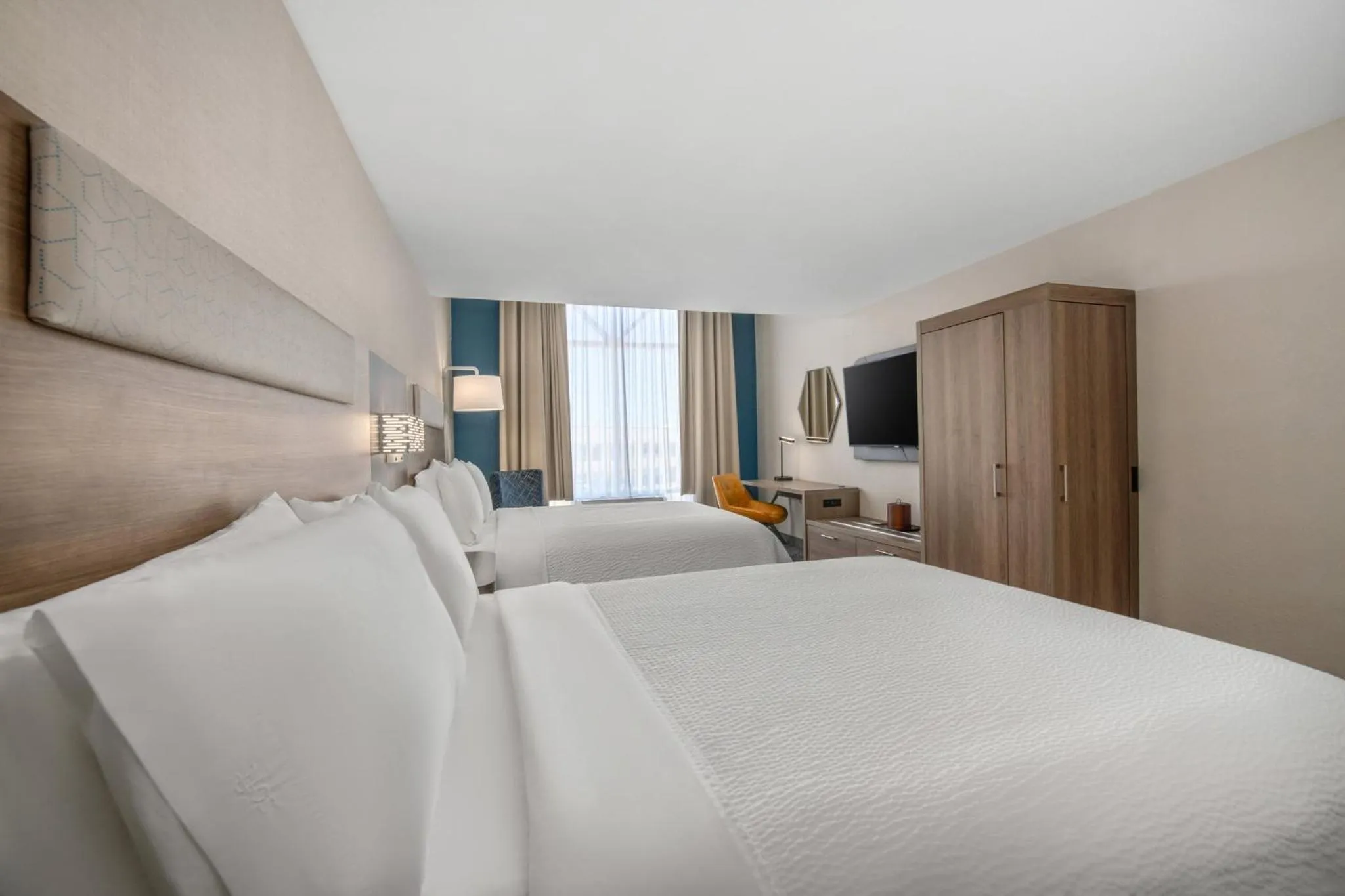 Photo of the whole room, Bed in Holiday Inn Express San Diego - Sorrento Valley by IHG