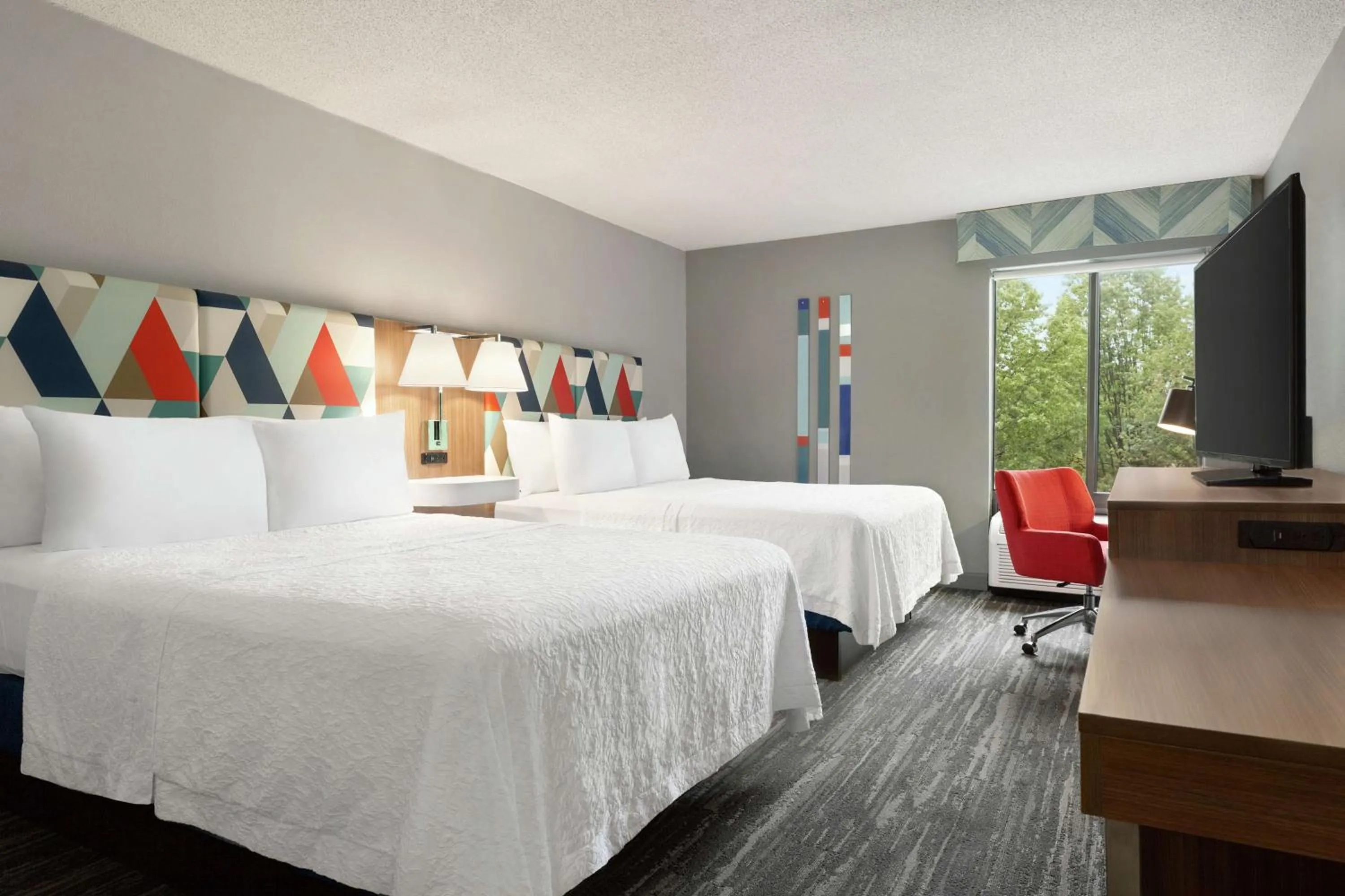 Bedroom, Bed in Hampton Inn Kansas City Blue Springs