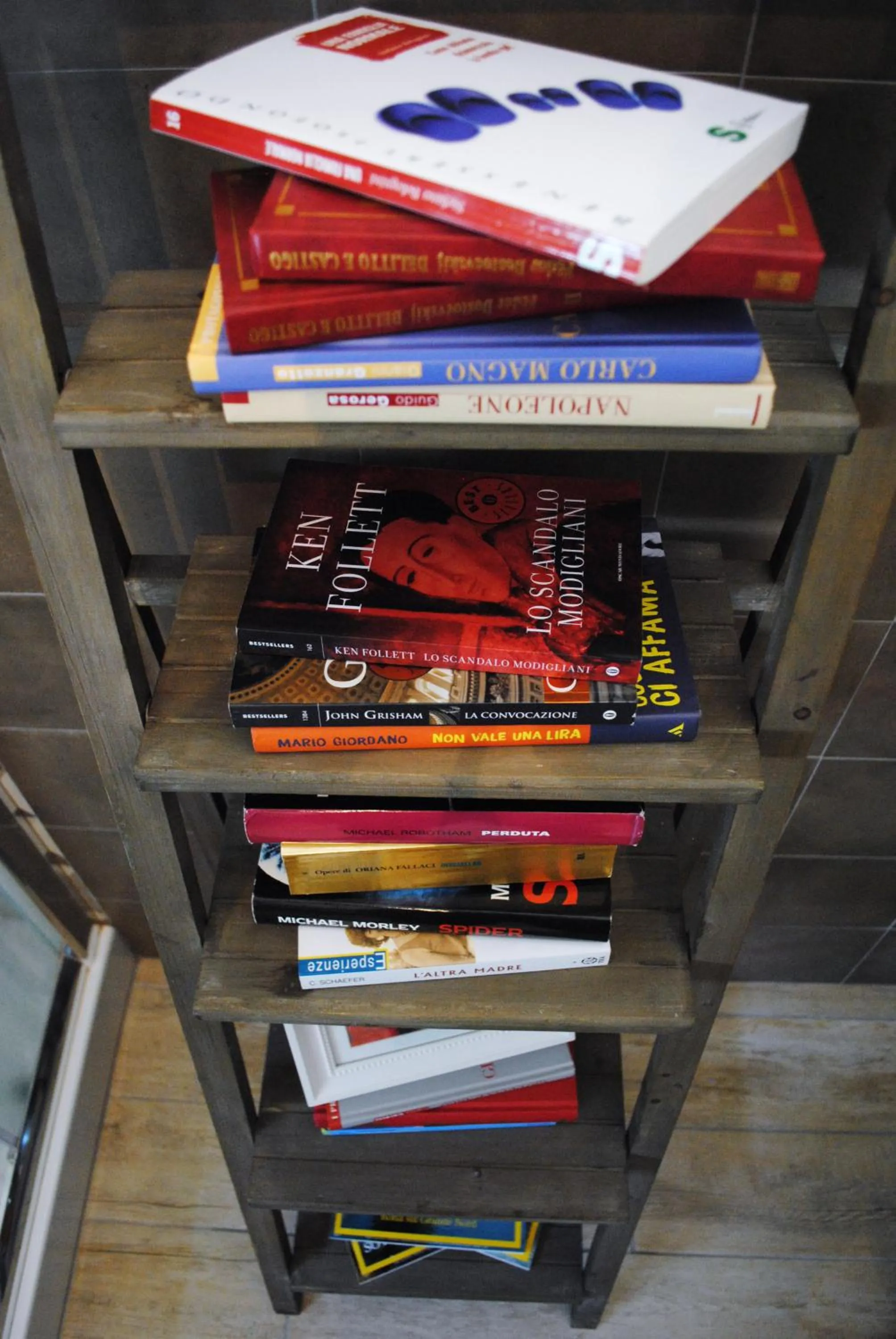 Decorative detail in Festina Lente B&B