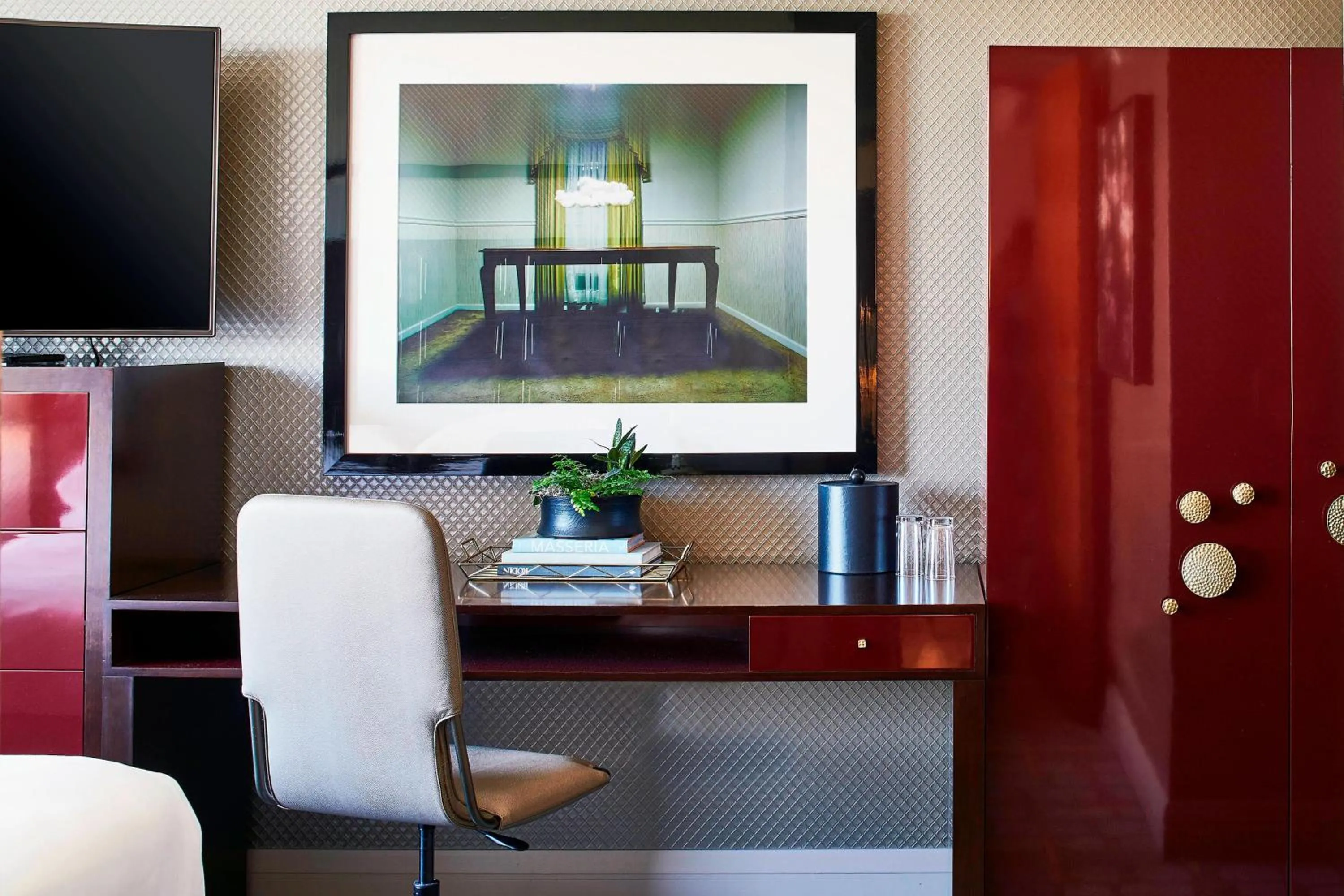 Bedroom in Renaissance Atlanta Midtown Hotel