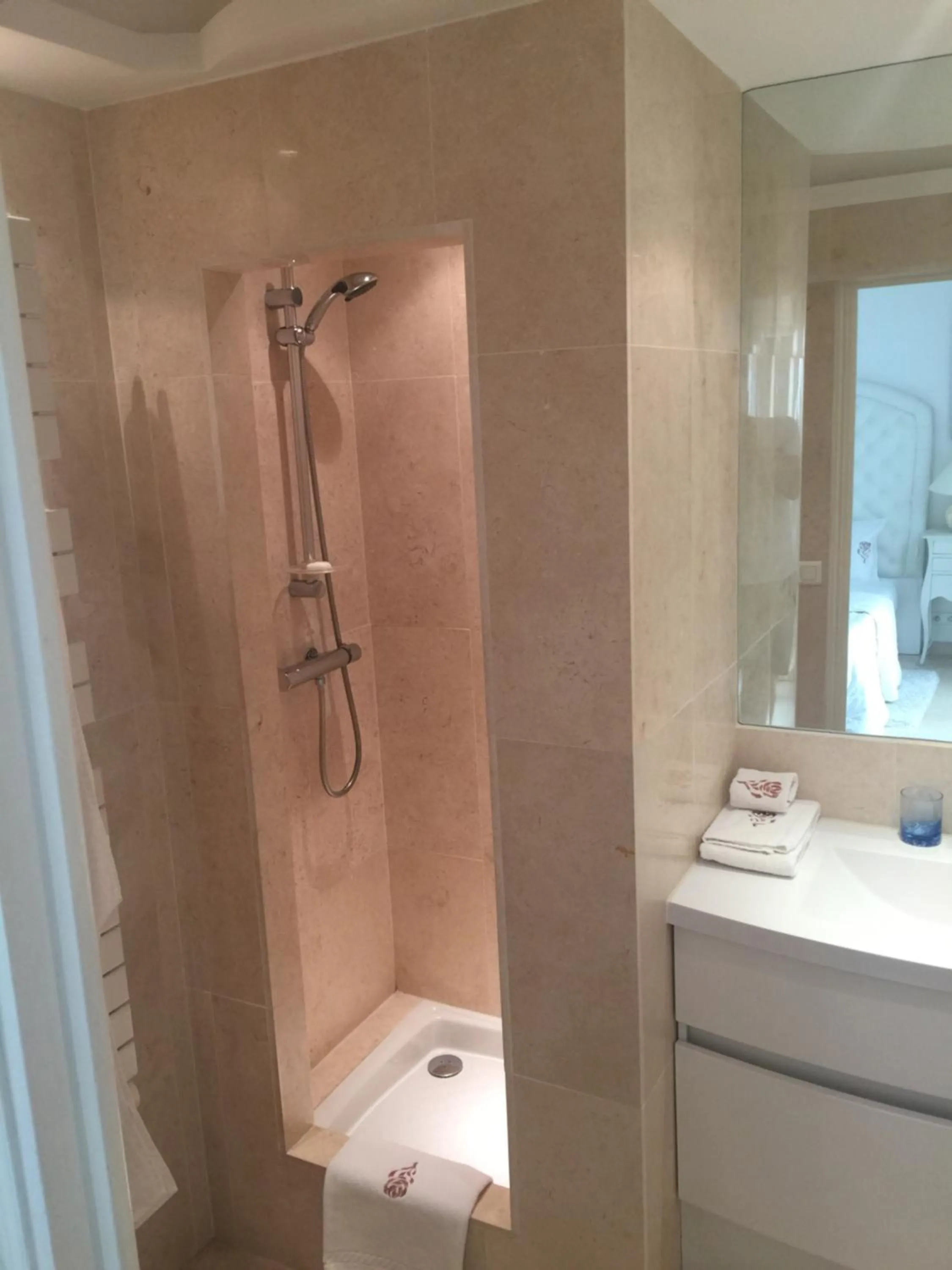 Bathroom in La Bergerie B&B