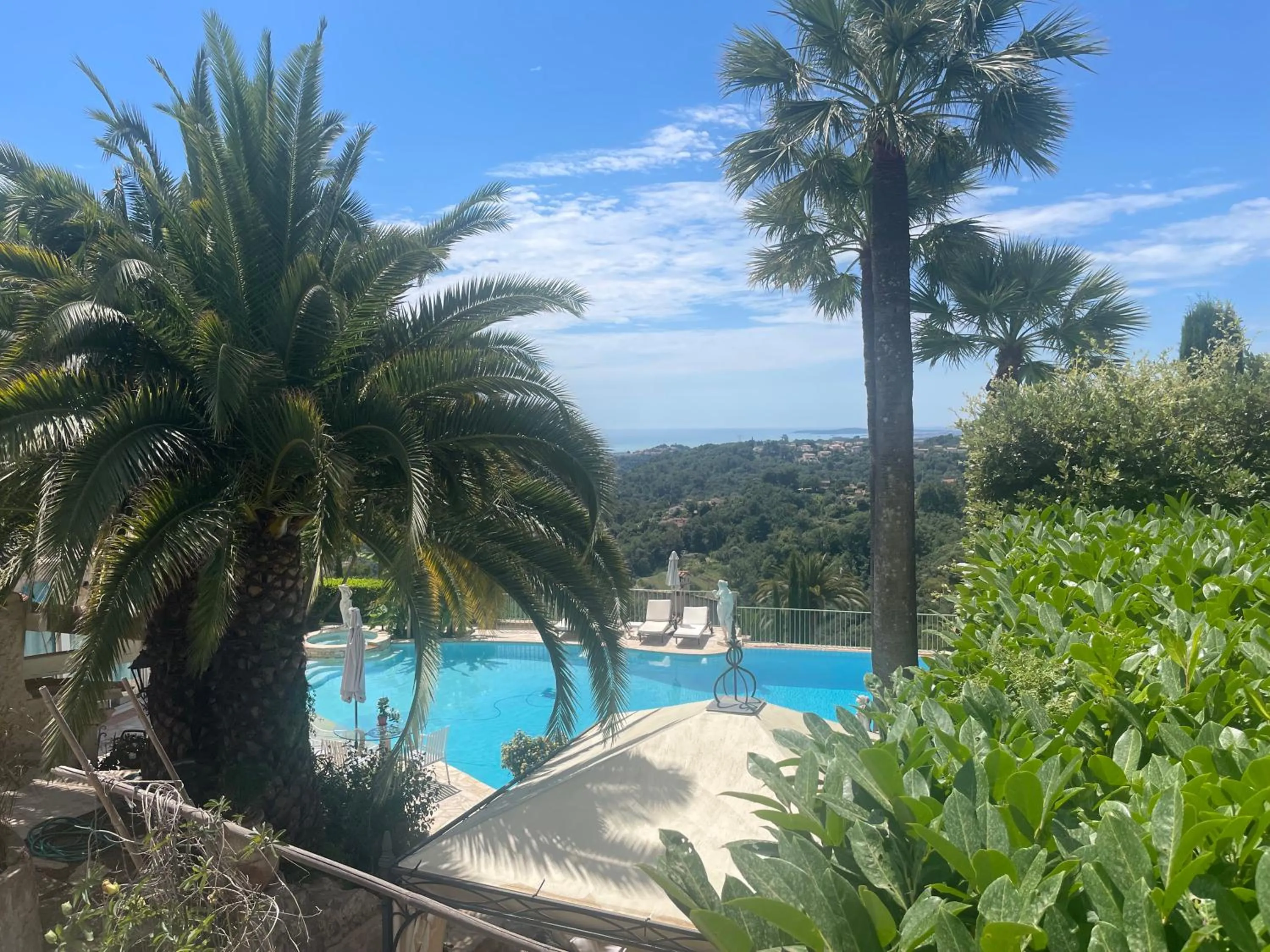 Swimming pool in La Bergerie B&B
