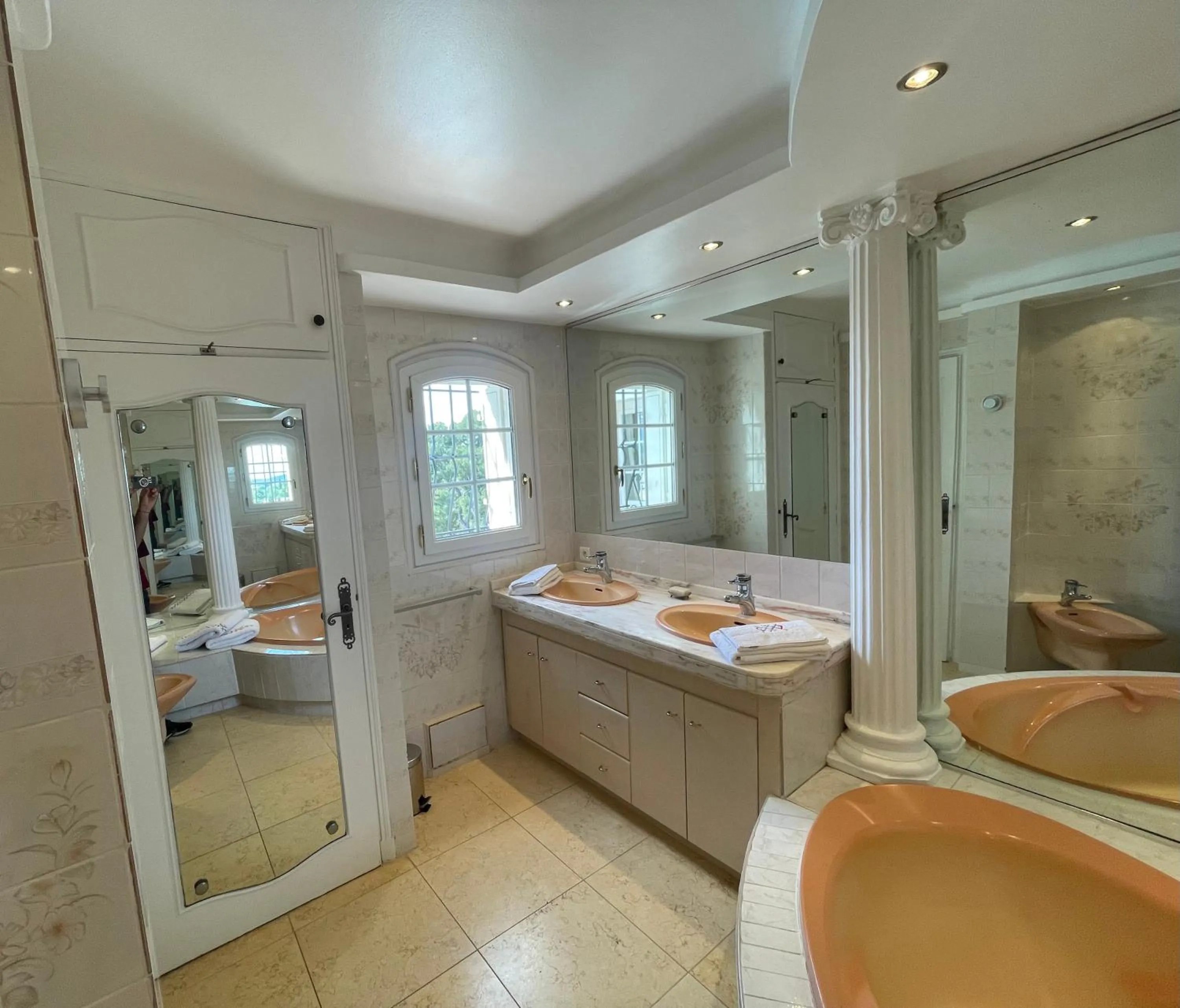 Bathroom in La Bergerie B&B