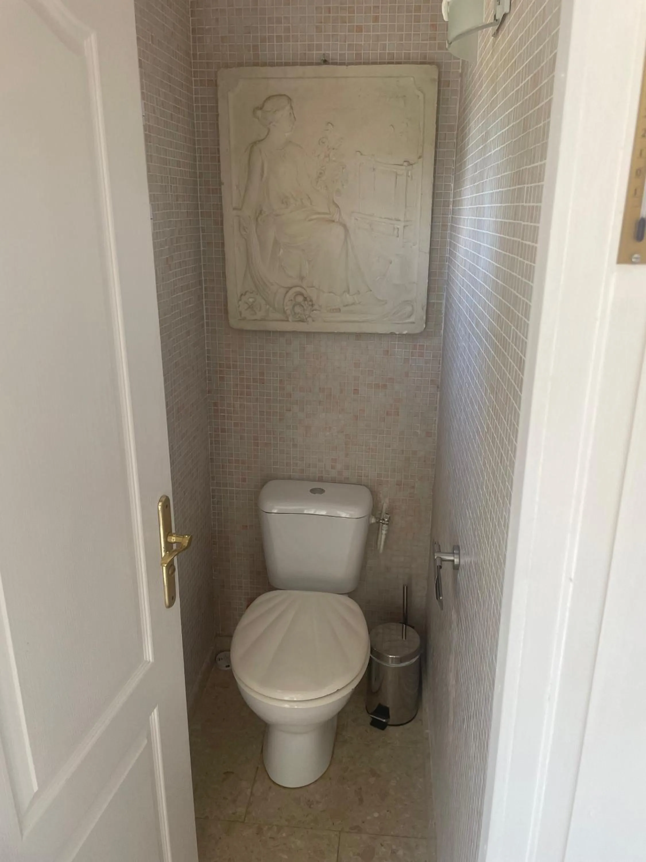 Toilet in La Bergerie B&B