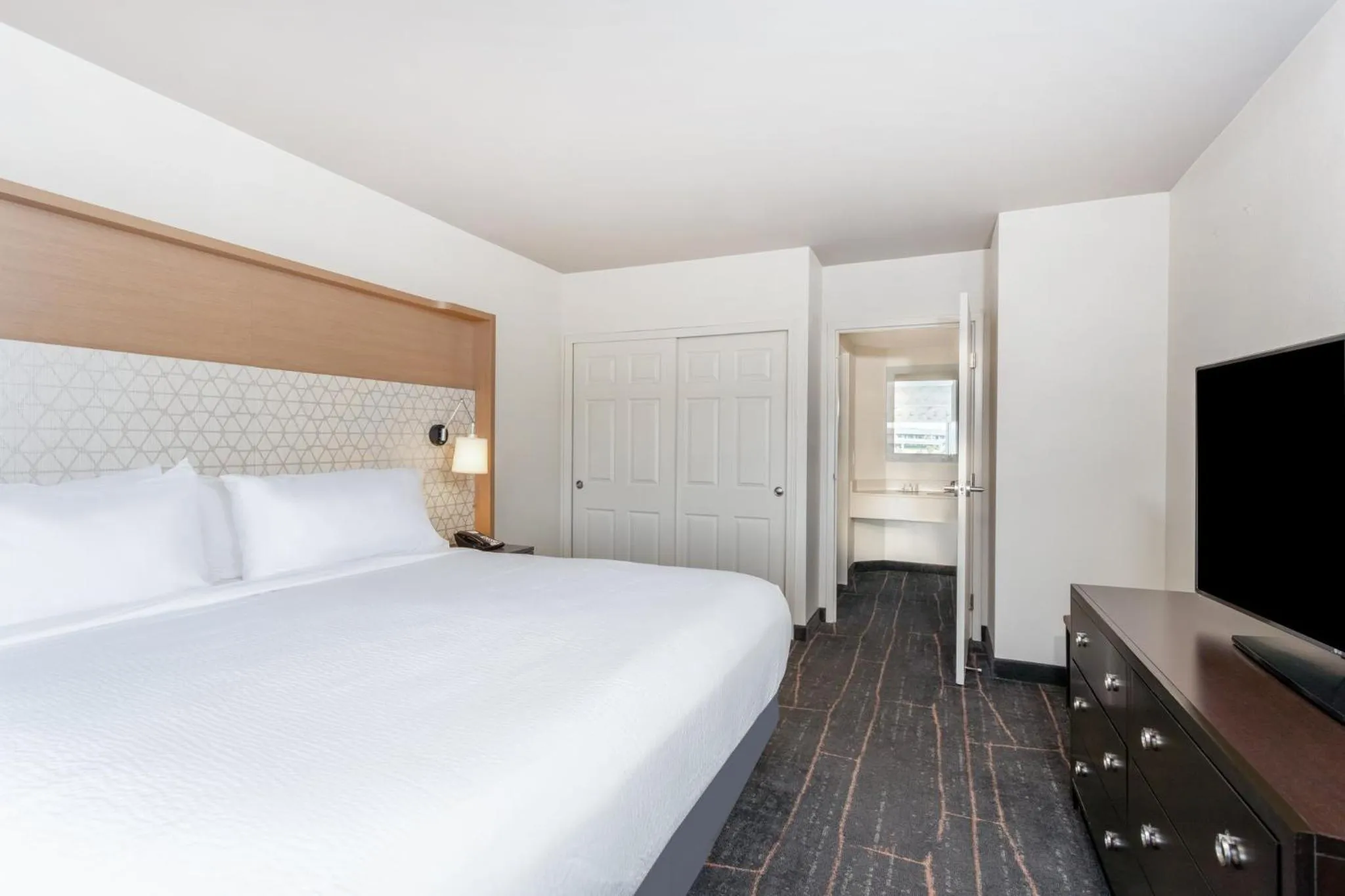 Photo of the whole room, Bed in Holiday Inn & Suites Across from Universal Orlando by IHG
