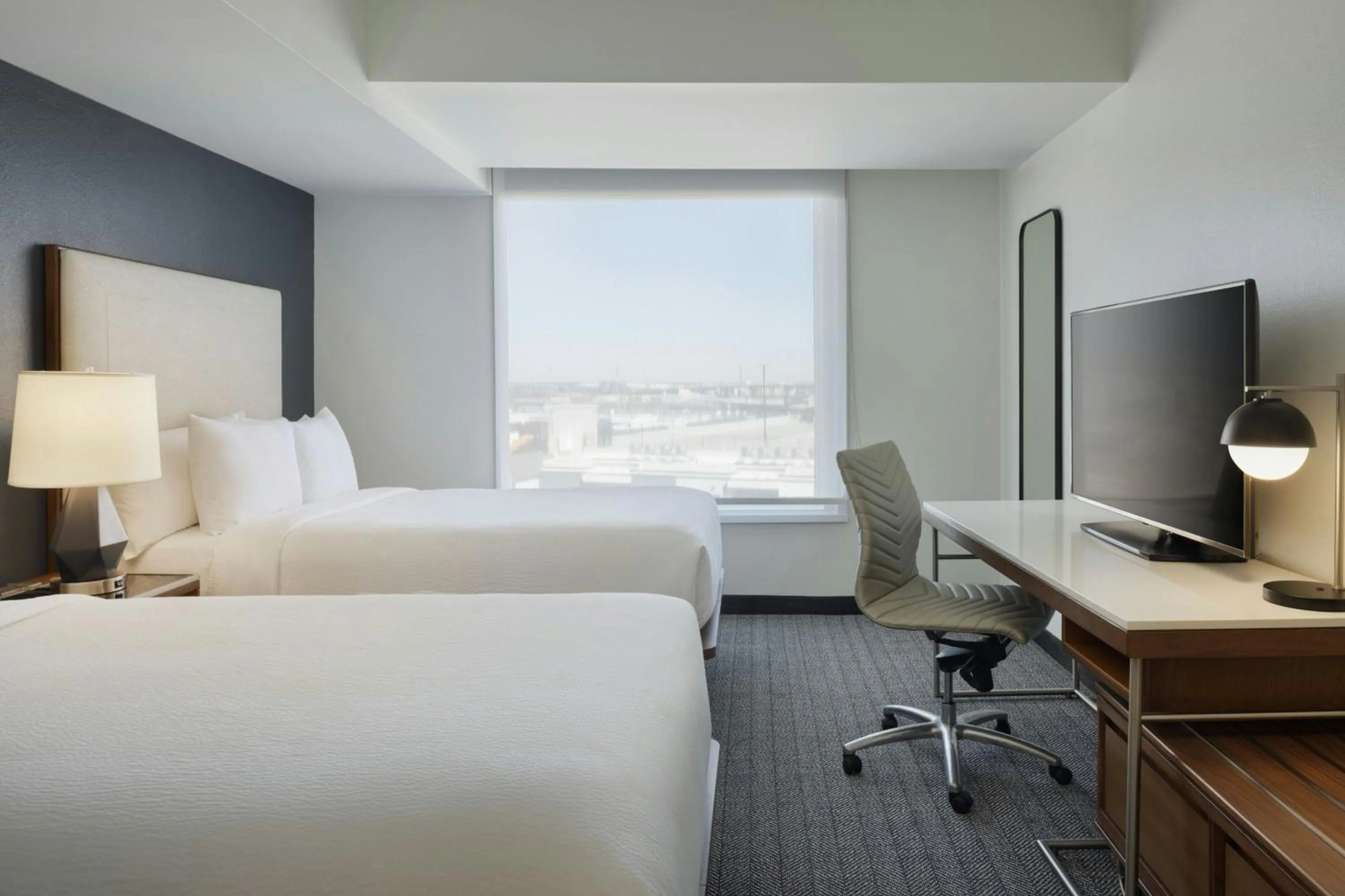 Bedroom, Bed in Courtyard by Marriott across Universal Orlando