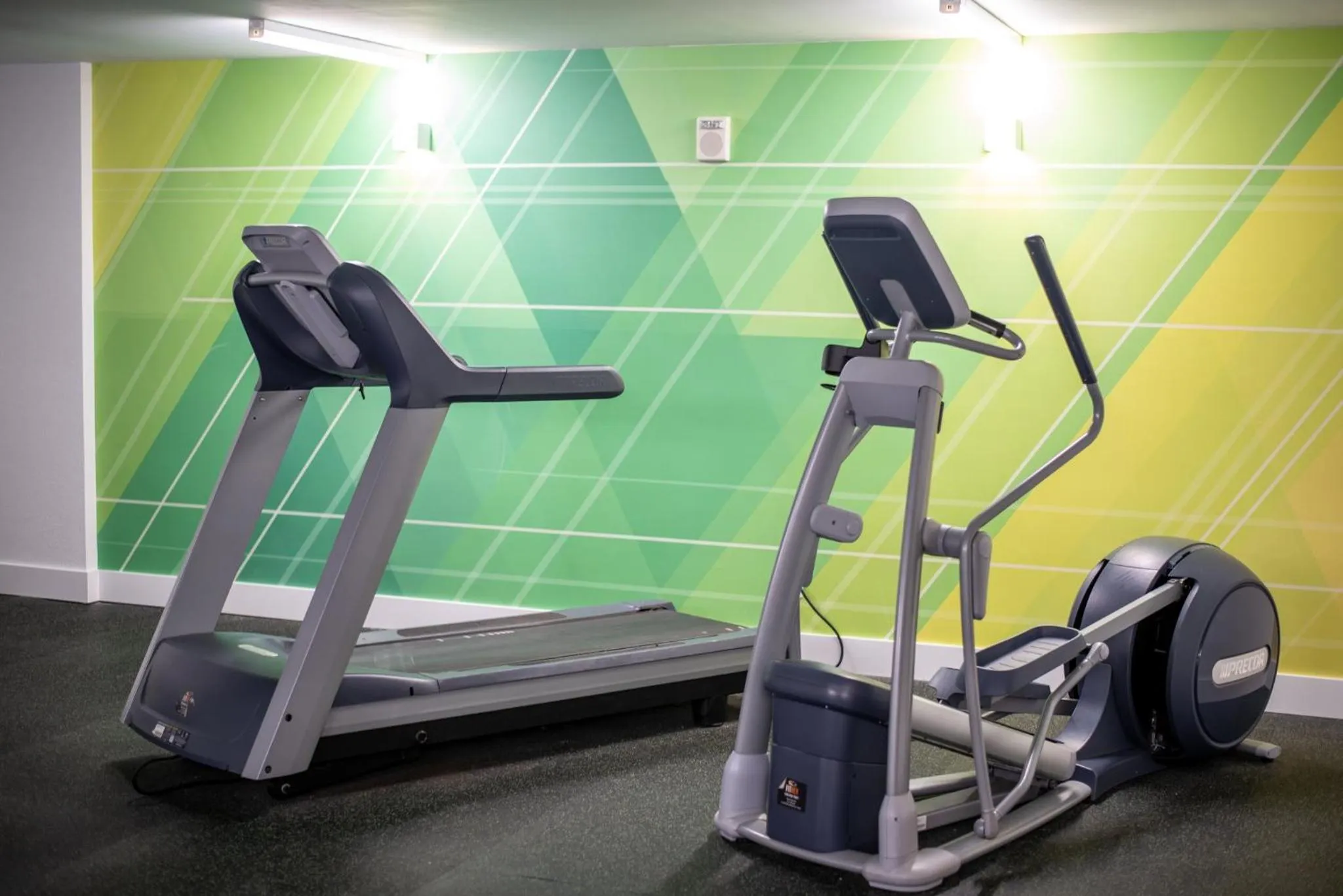 Fitness centre/facilities in Holiday Inn & Suites Across from Universal Orlando by IHG