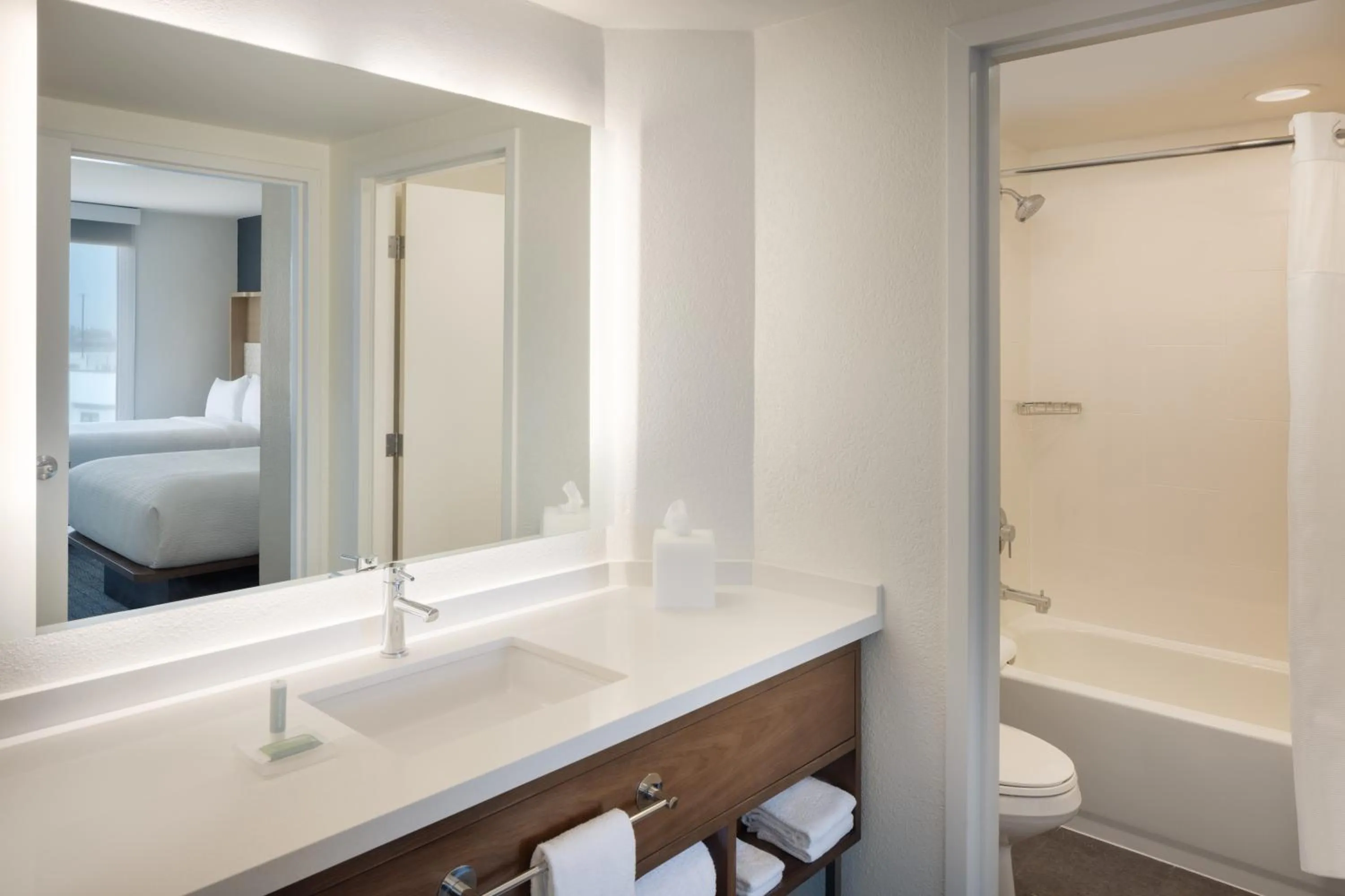 Bathroom in Courtyard by Marriott across Universal Orlando