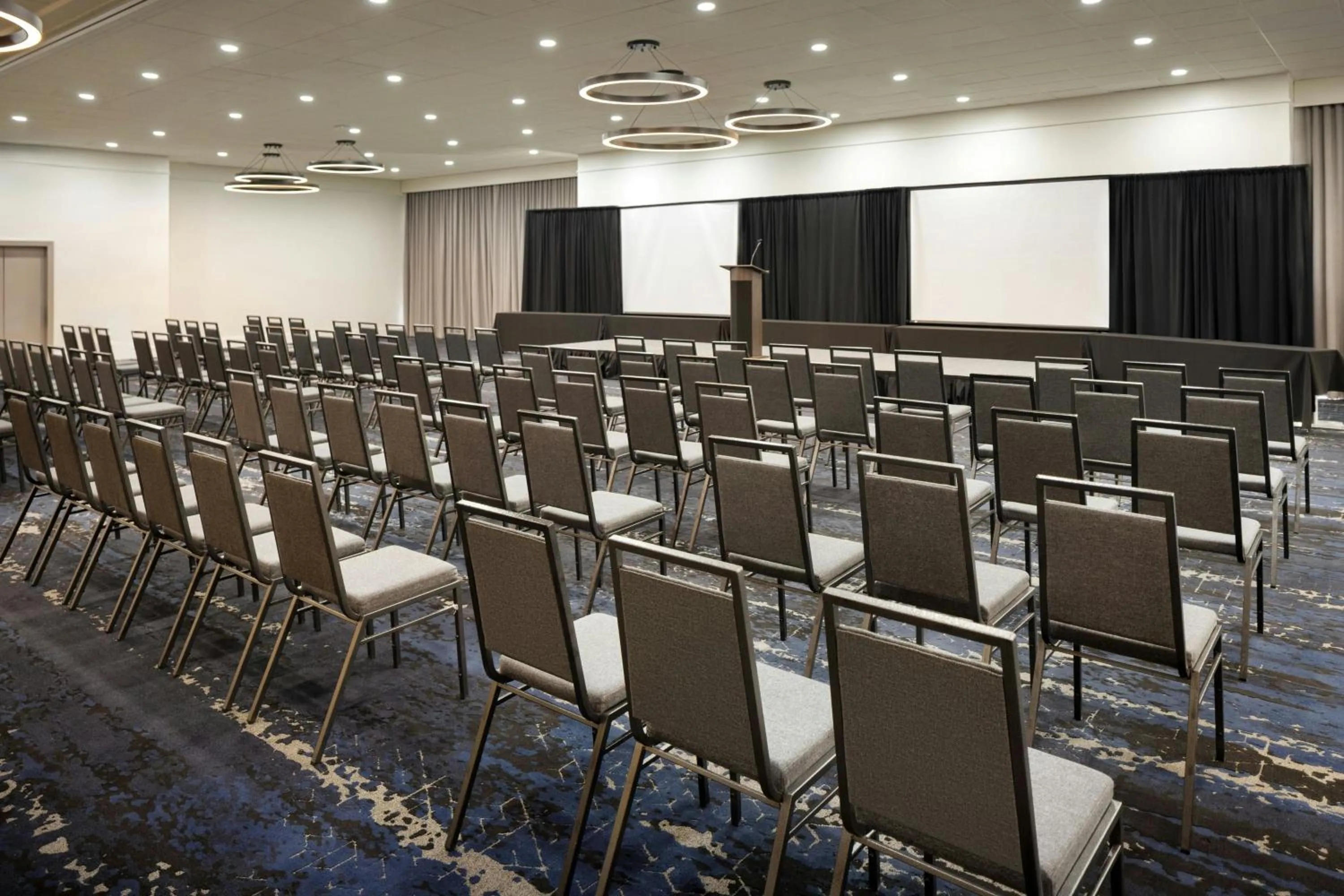 Meeting/conference room in Courtyard by Marriott across Universal Orlando