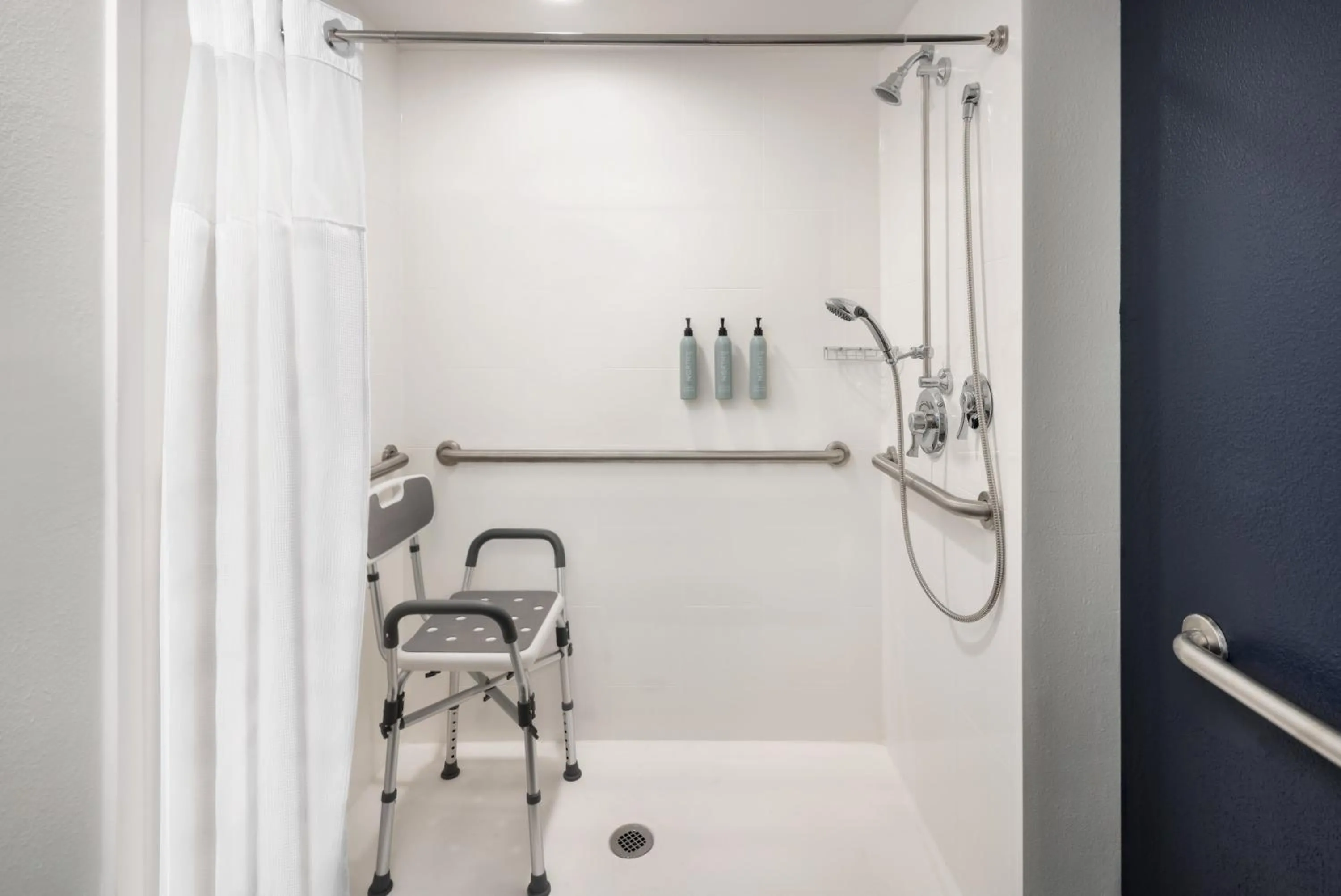 Bathroom in Courtyard by Marriott across Universal Orlando