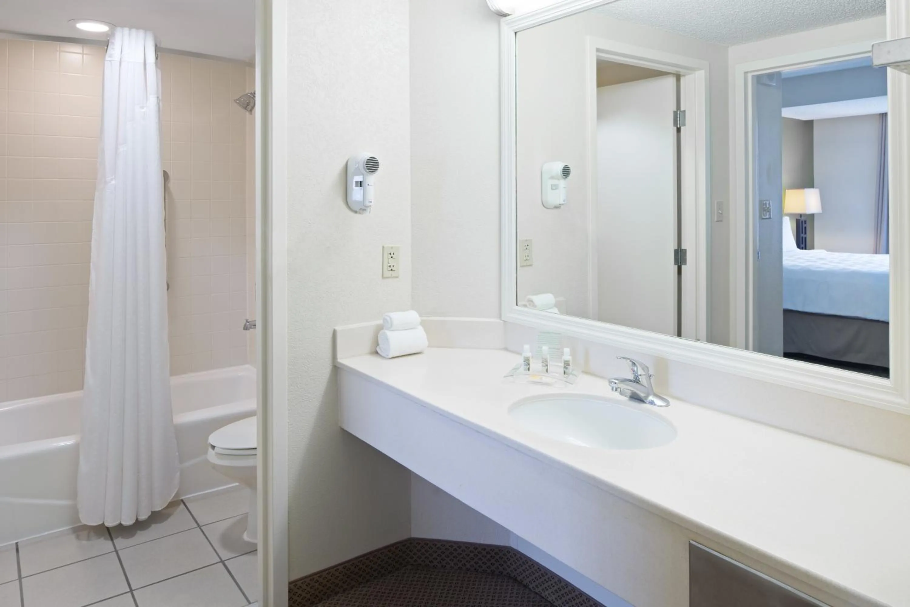 Bathroom in Holiday Inn & Suites Across from Universal Orlando by IHG
