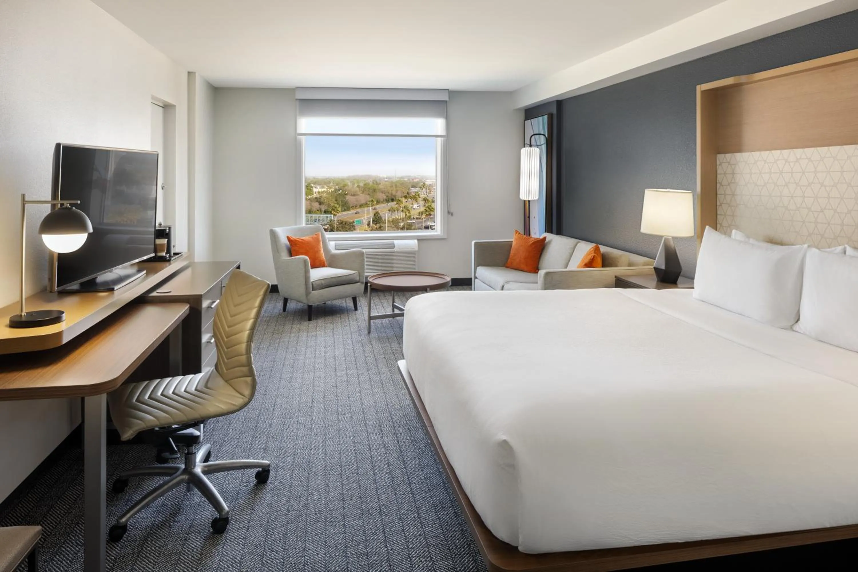 Bedroom, Bed in Courtyard by Marriott across Universal Orlando