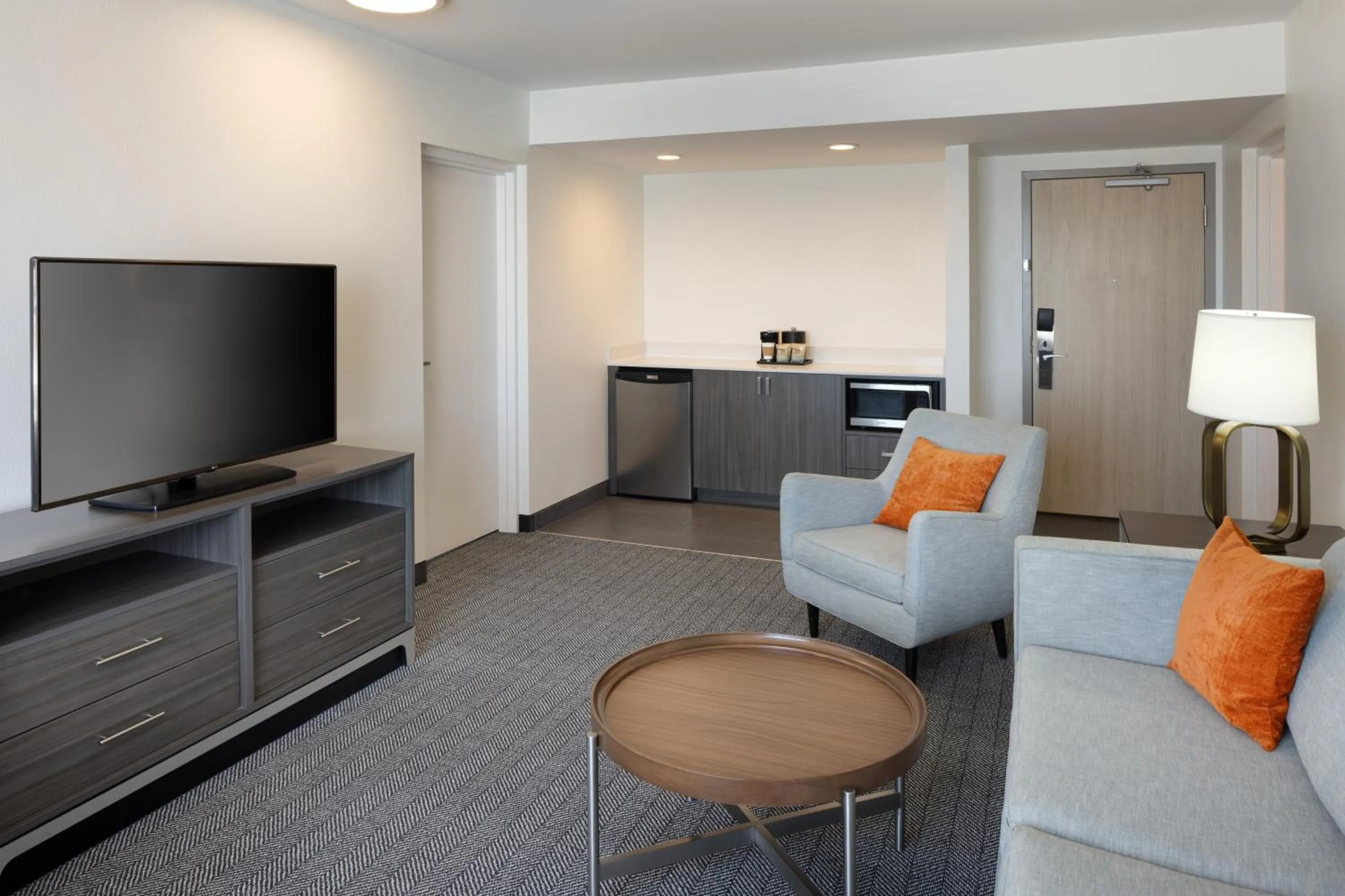 Kitchen or kitchenette in Courtyard by Marriott across Universal Orlando