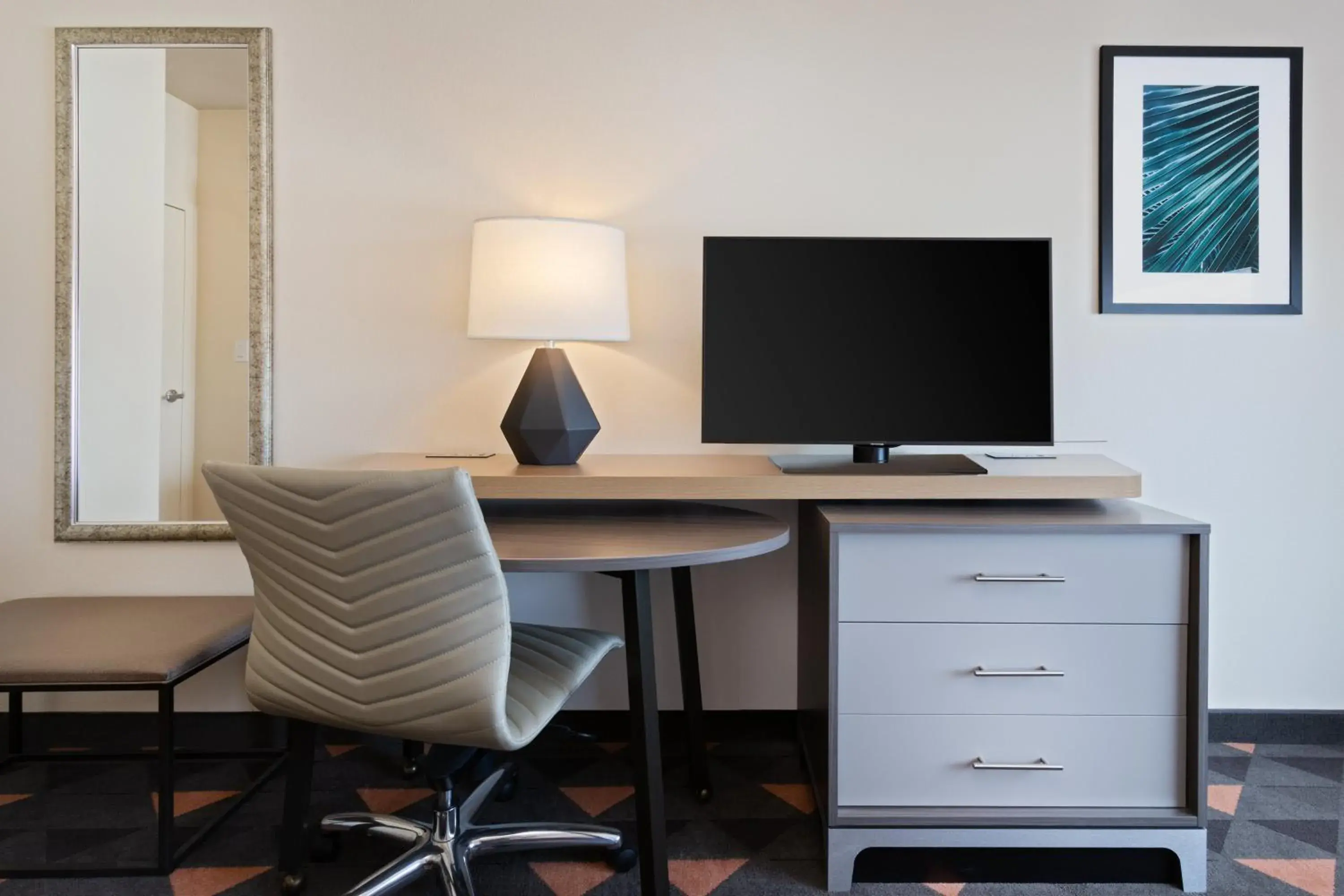 Standard Double Room with Two Double Beds in Holiday Inn & Suites Across from Universal Orlando by IHG Standard Double Room with Two Double Beds in Holiday Inn & Suites Across from Universal Orlando by IHG