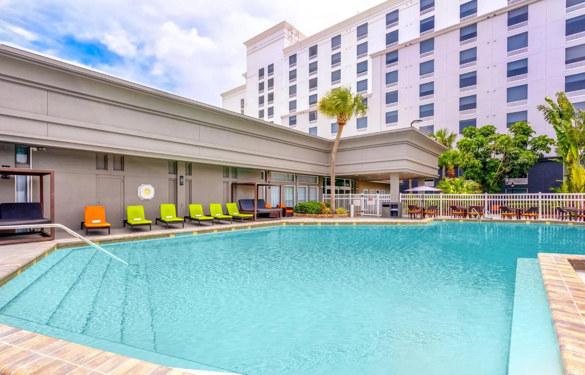 Swimming pool in Holiday Inn & Suites Across from Universal Orlando by IHG