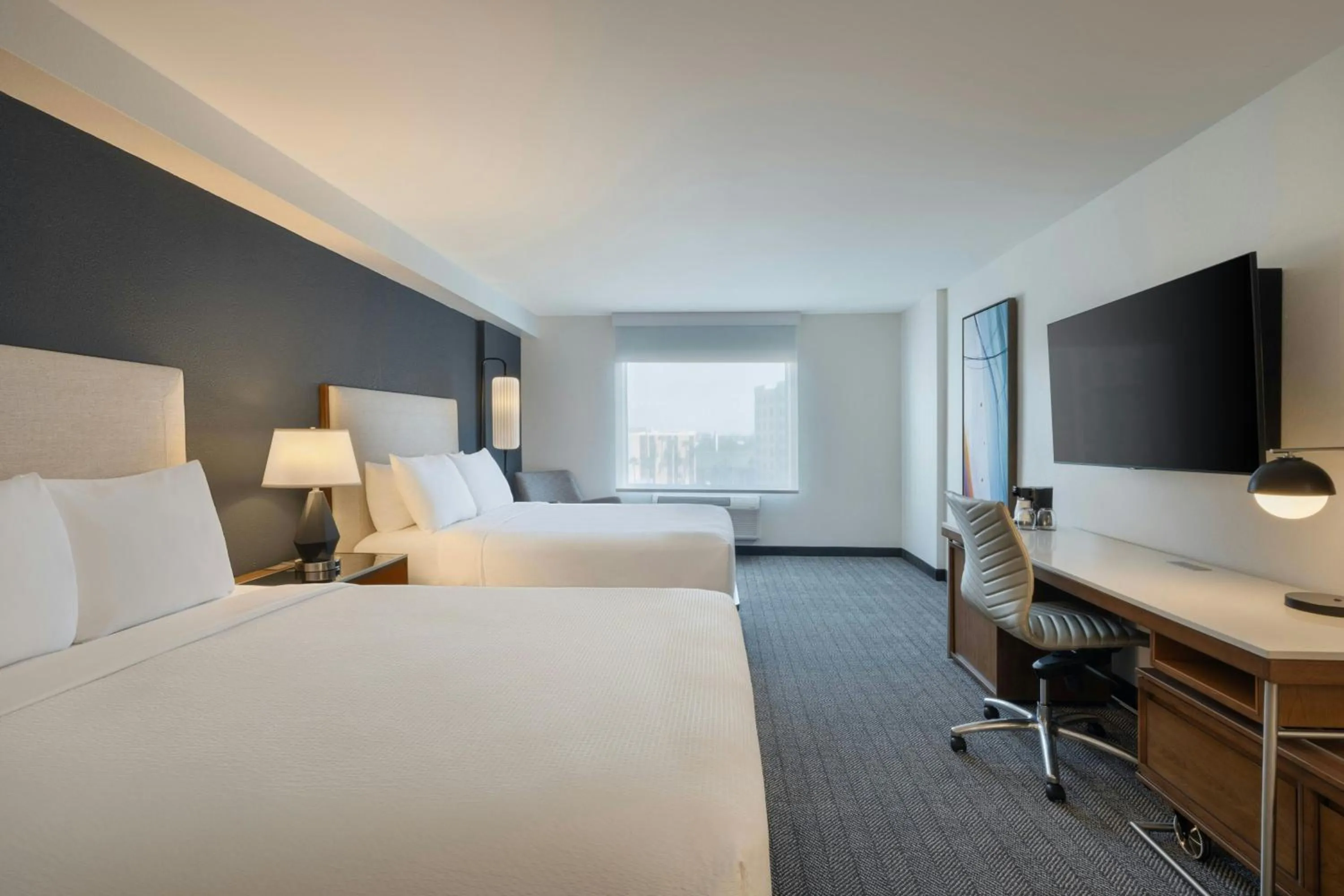 Bedroom, Bed in Courtyard by Marriott across Universal Orlando