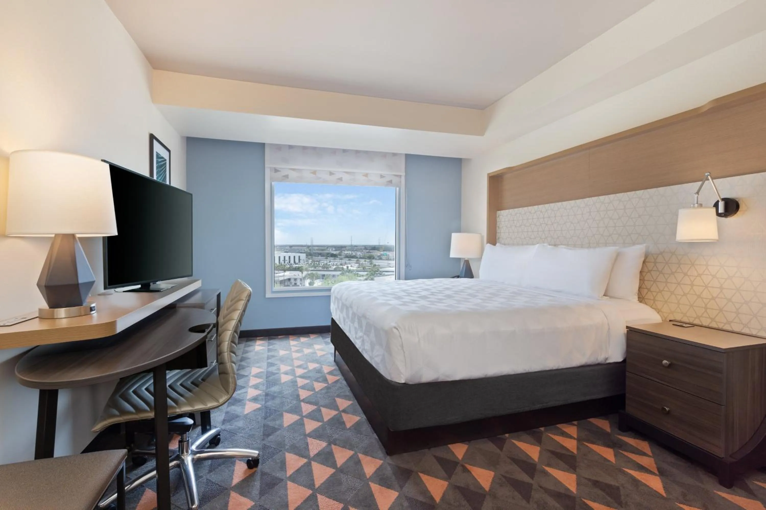 Photo of the whole room, Bed in Holiday Inn & Suites Across from Universal Orlando by IHG