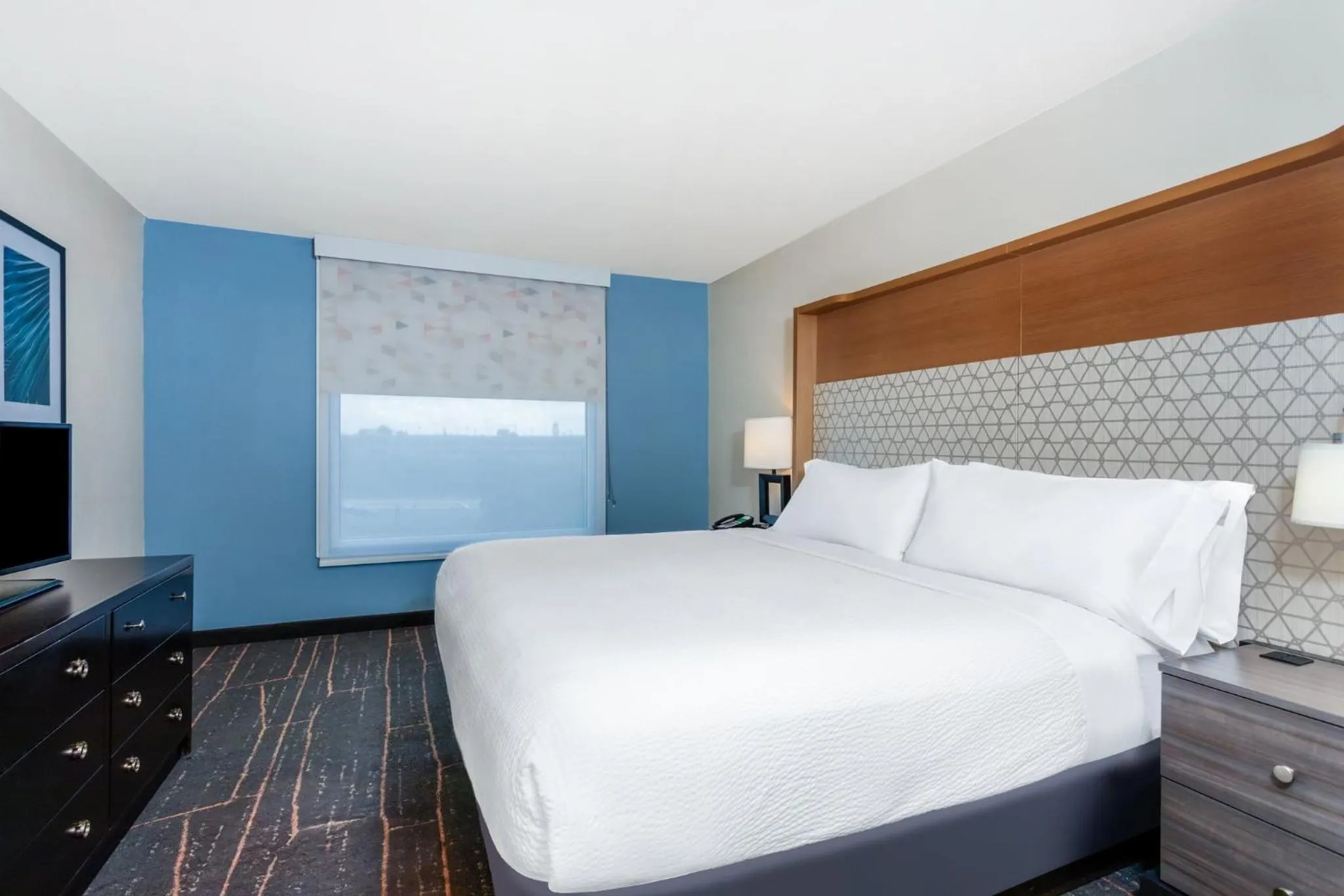 Photo of the whole room, Bed in Holiday Inn & Suites Across from Universal Orlando by IHG