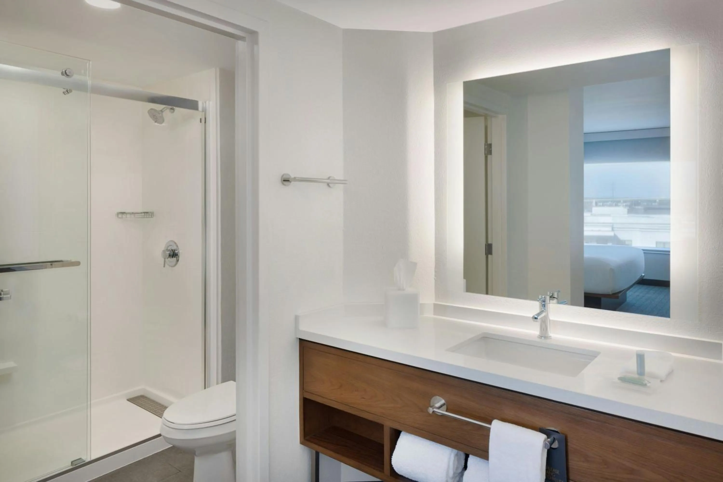 Bathroom in Courtyard by Marriott across Universal Orlando