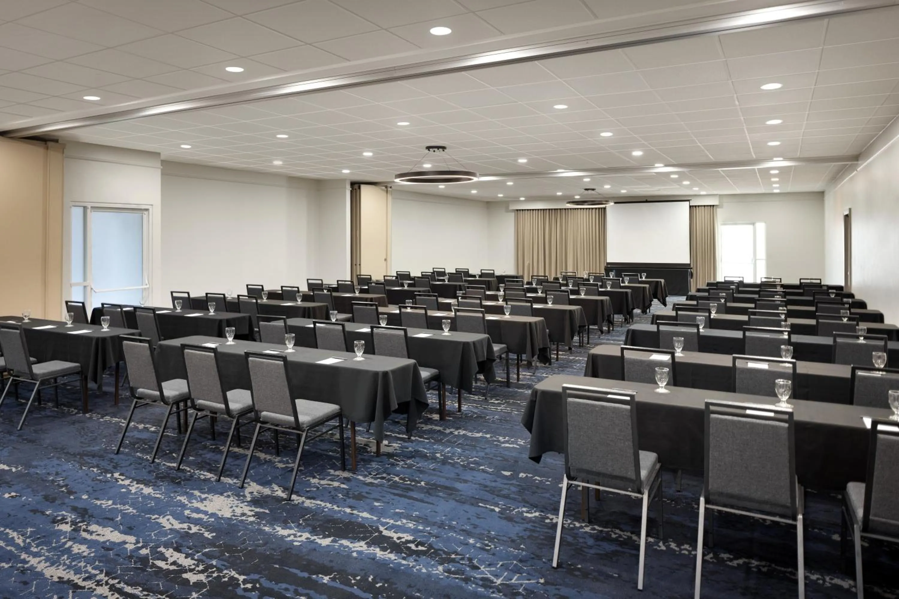 Meeting/conference room in Courtyard by Marriott across Universal Orlando