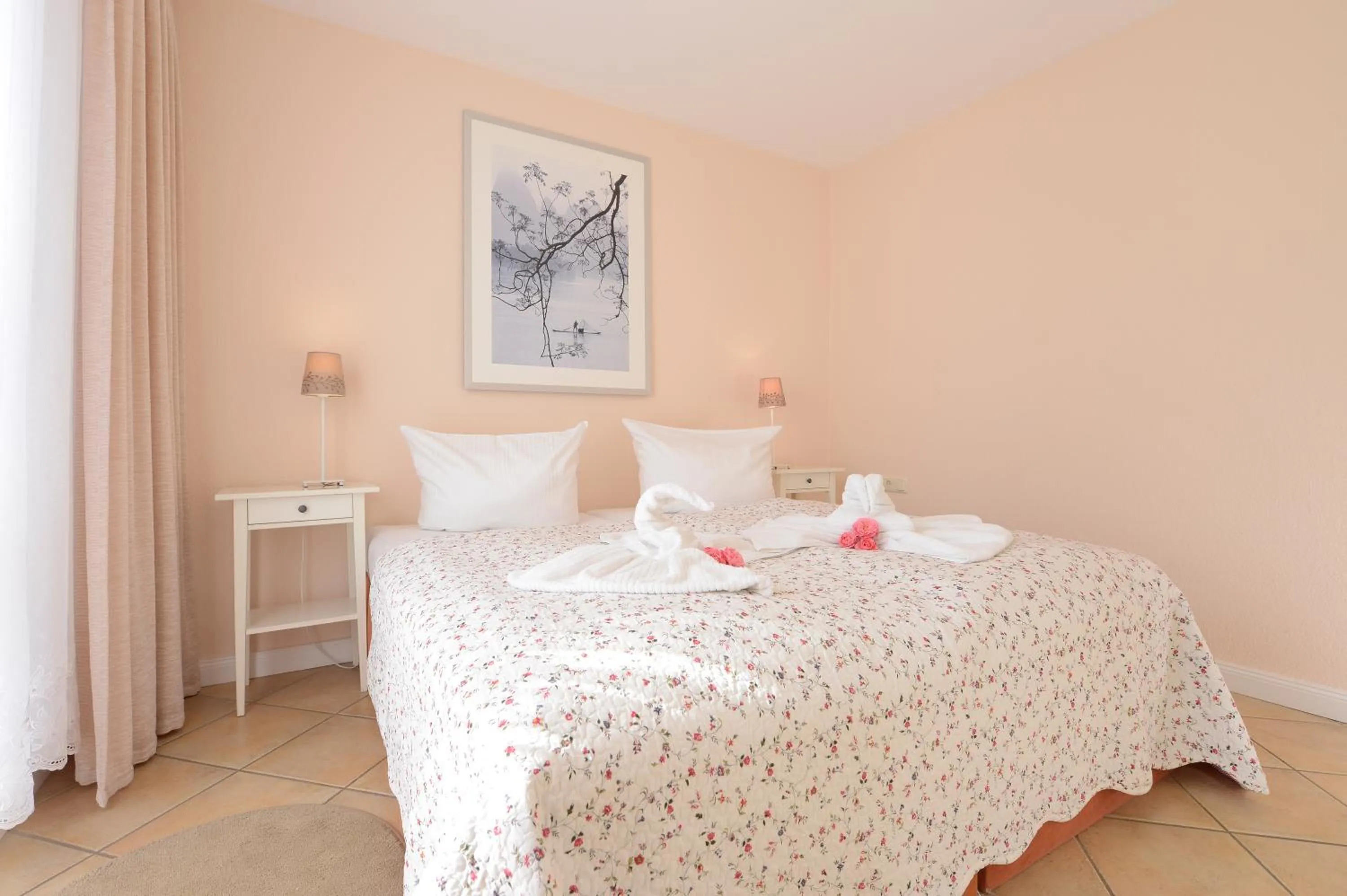 Photo of the whole room, Bed in Hotelanlage Tarnewitzer Hof