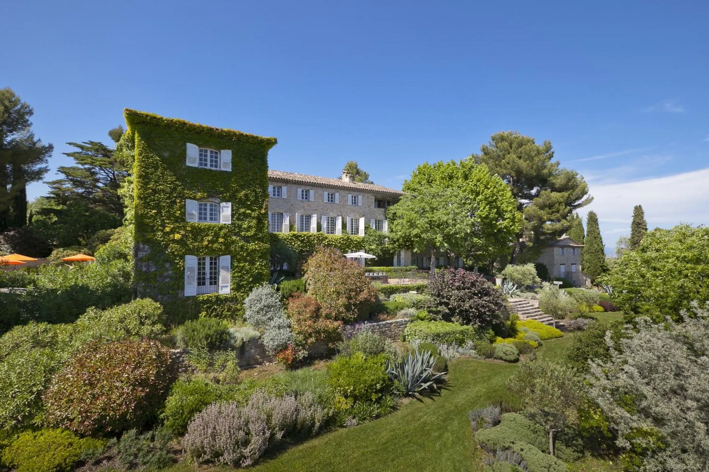 Facade/entrance in Le Manoir de L'Étang