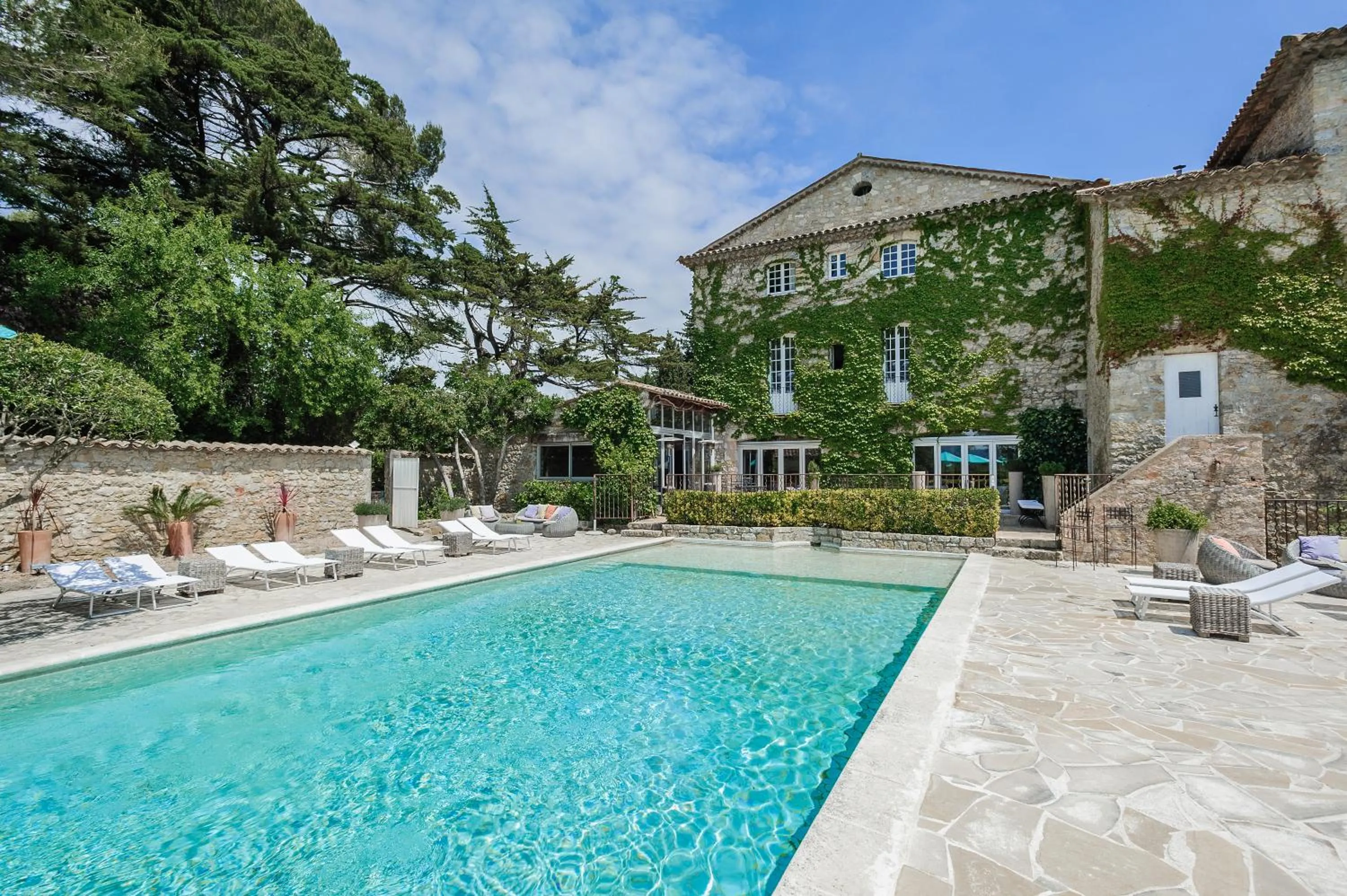 Swimming pool in Le Manoir de L'Étang