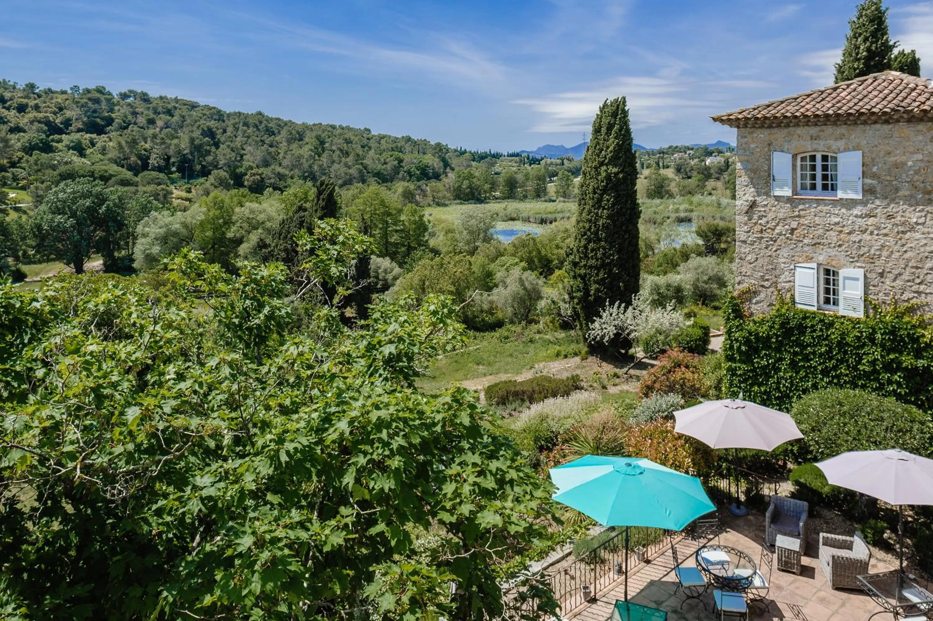 Facade/entrance in Le Manoir de L'Étang