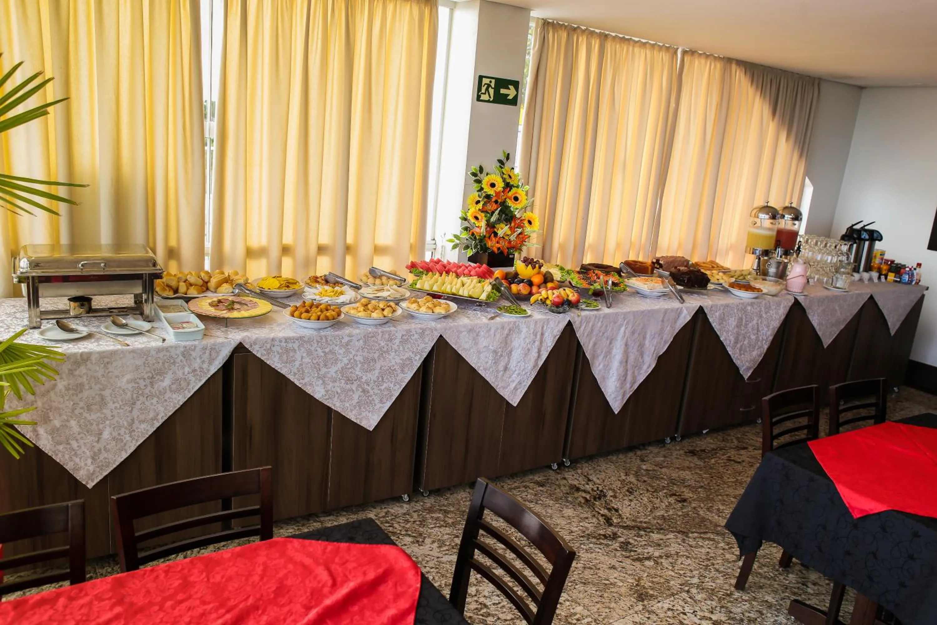 Buffet breakfast in Hotel London Santarem