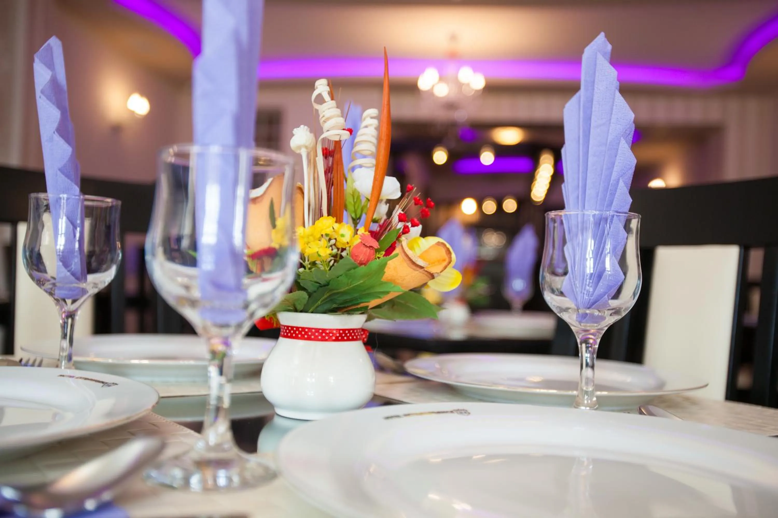 Restaurant/places to eat in Extravagance Hotel