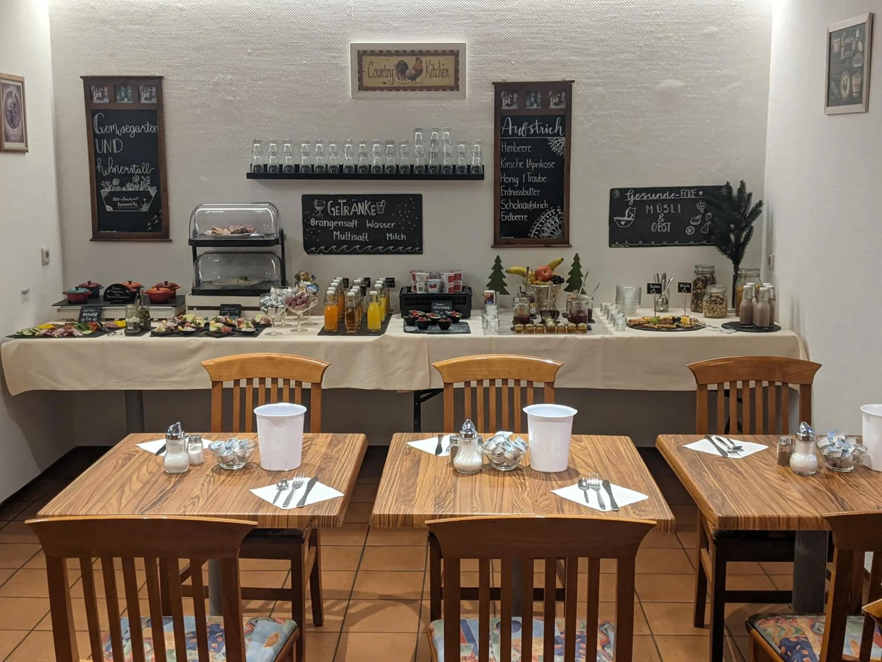 Breakfast in Rheinauer Hof - bed & breakfast