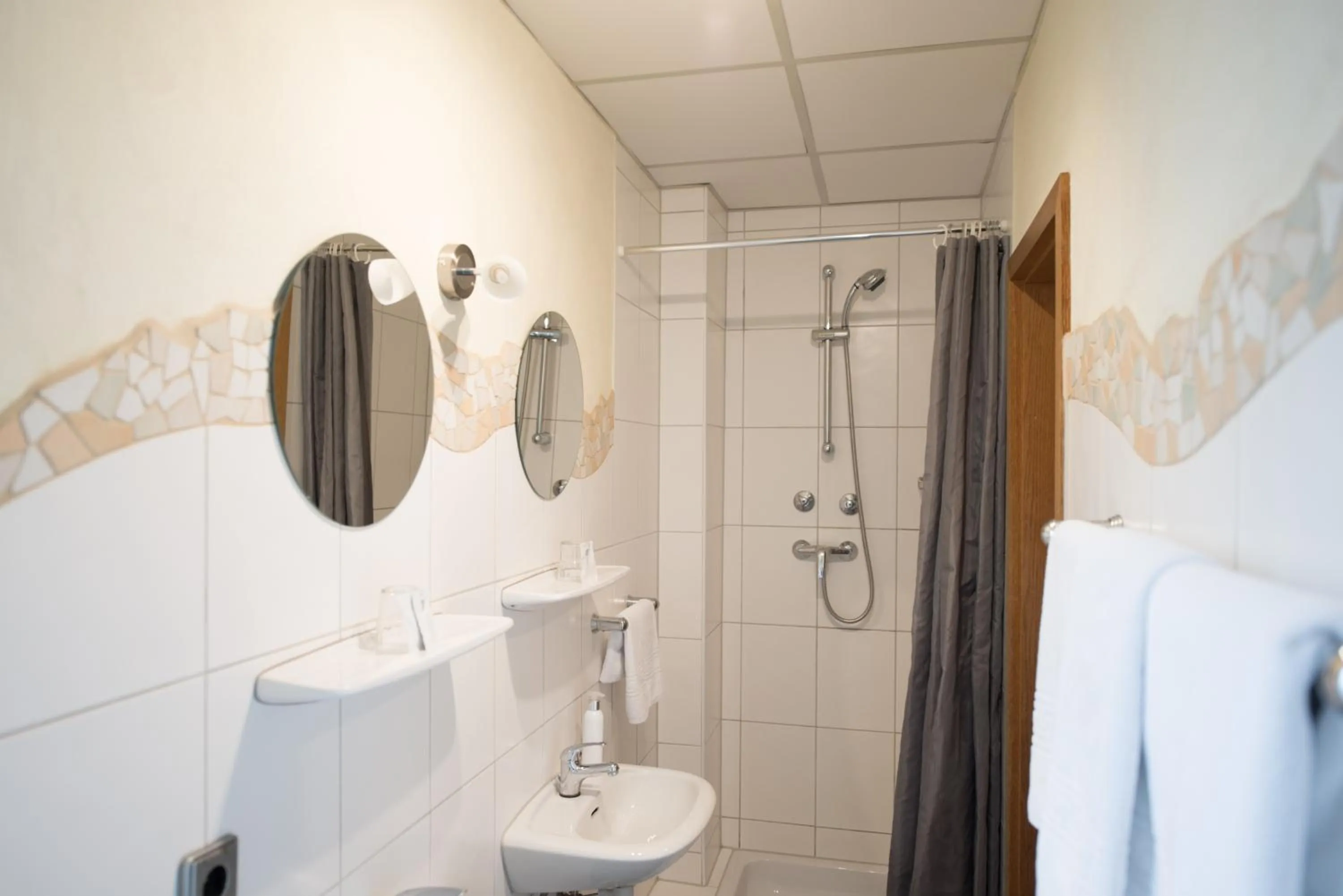 Bathroom in Rheinauer Hof - bed & breakfast