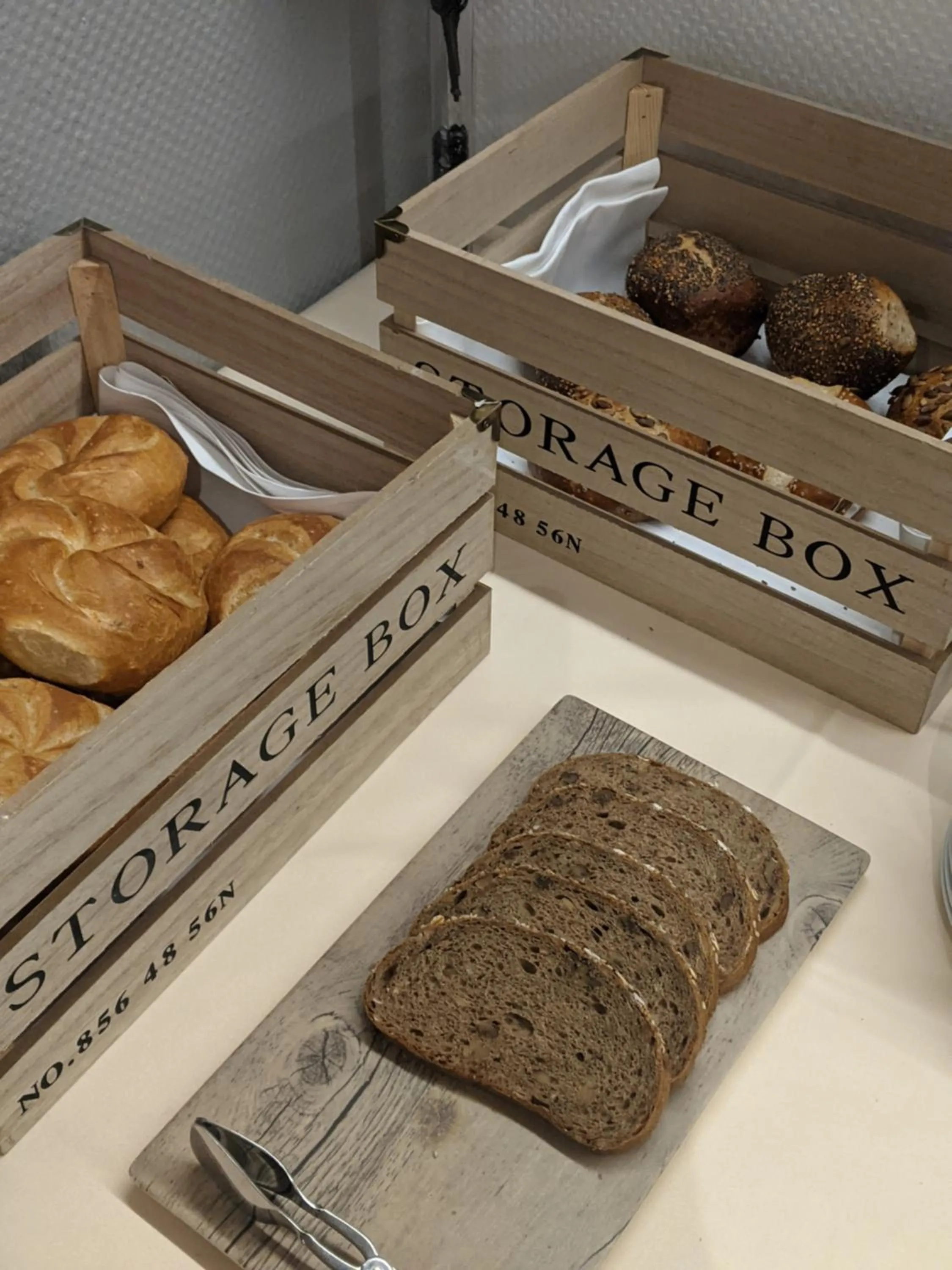 Breakfast in Rheinauer Hof - bed & breakfast