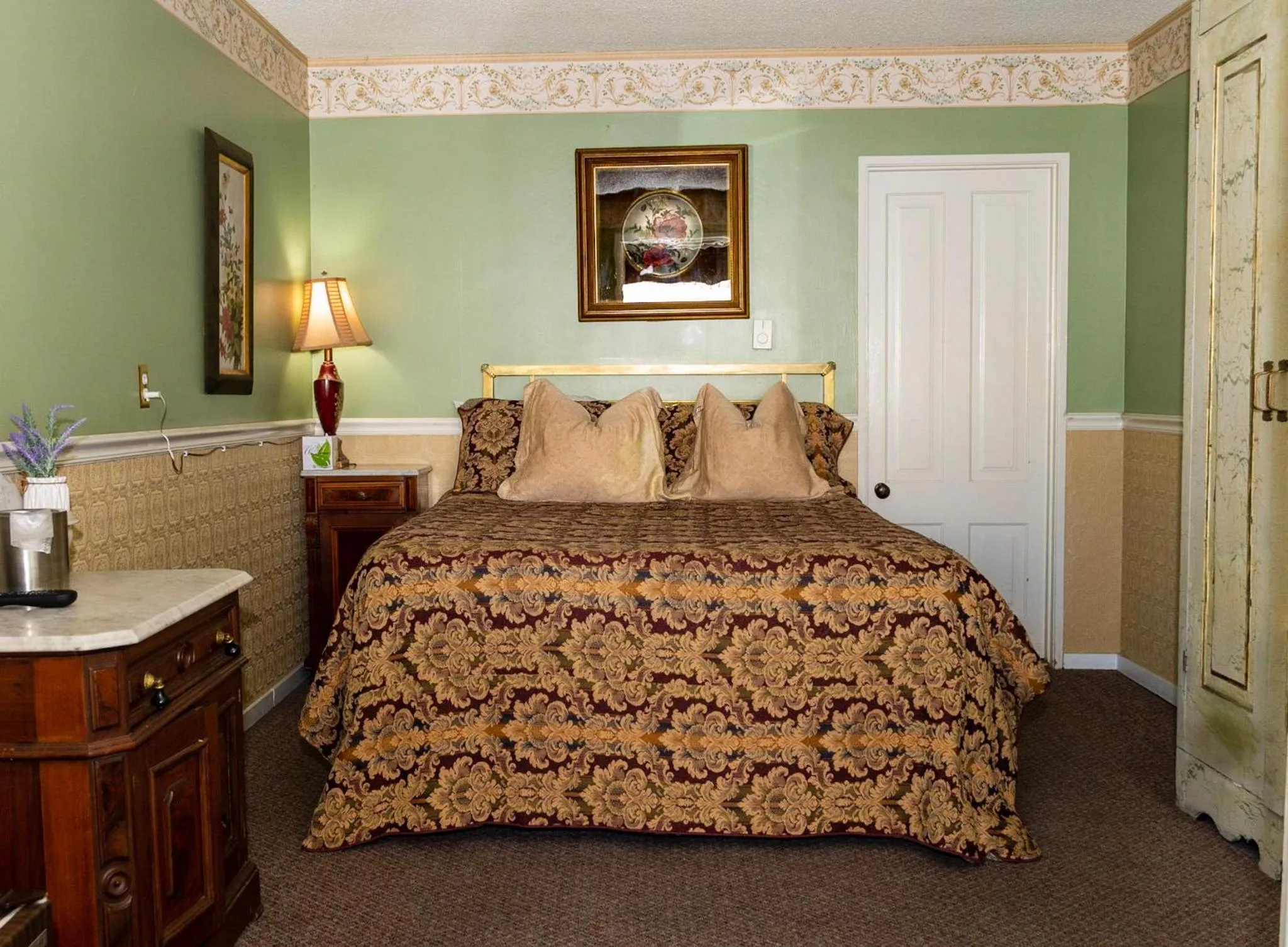 Bed in Gunn House Hotel