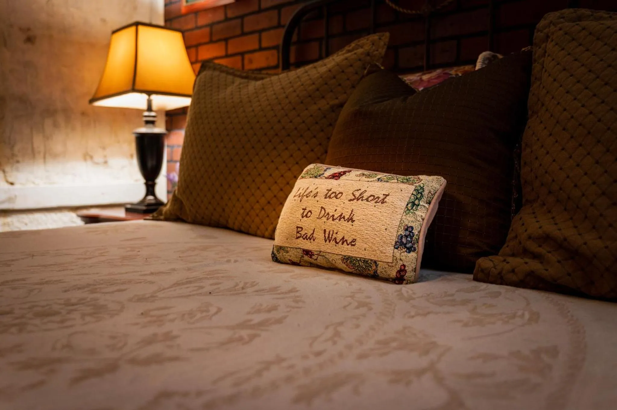 Bed in Gunn House Hotel