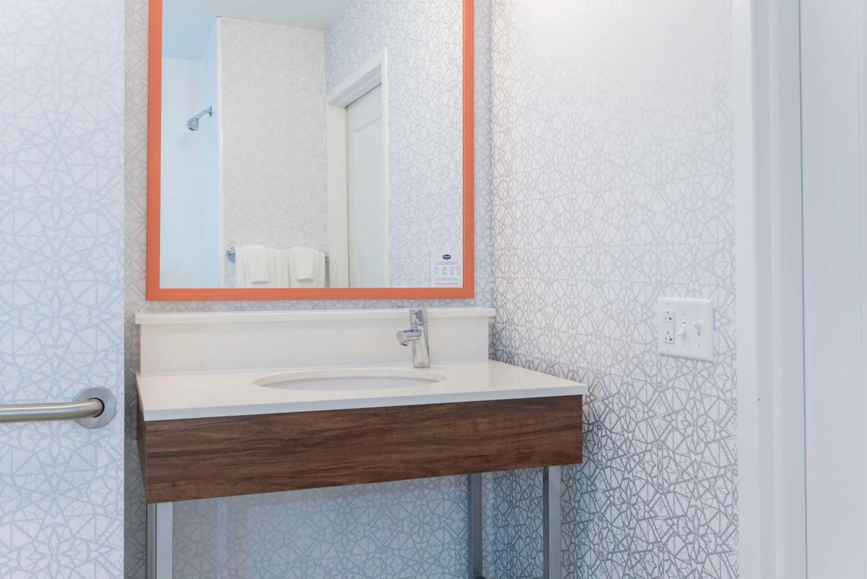 Bathroom in Hampton Inn & Suites St. Louis-Chesterfield