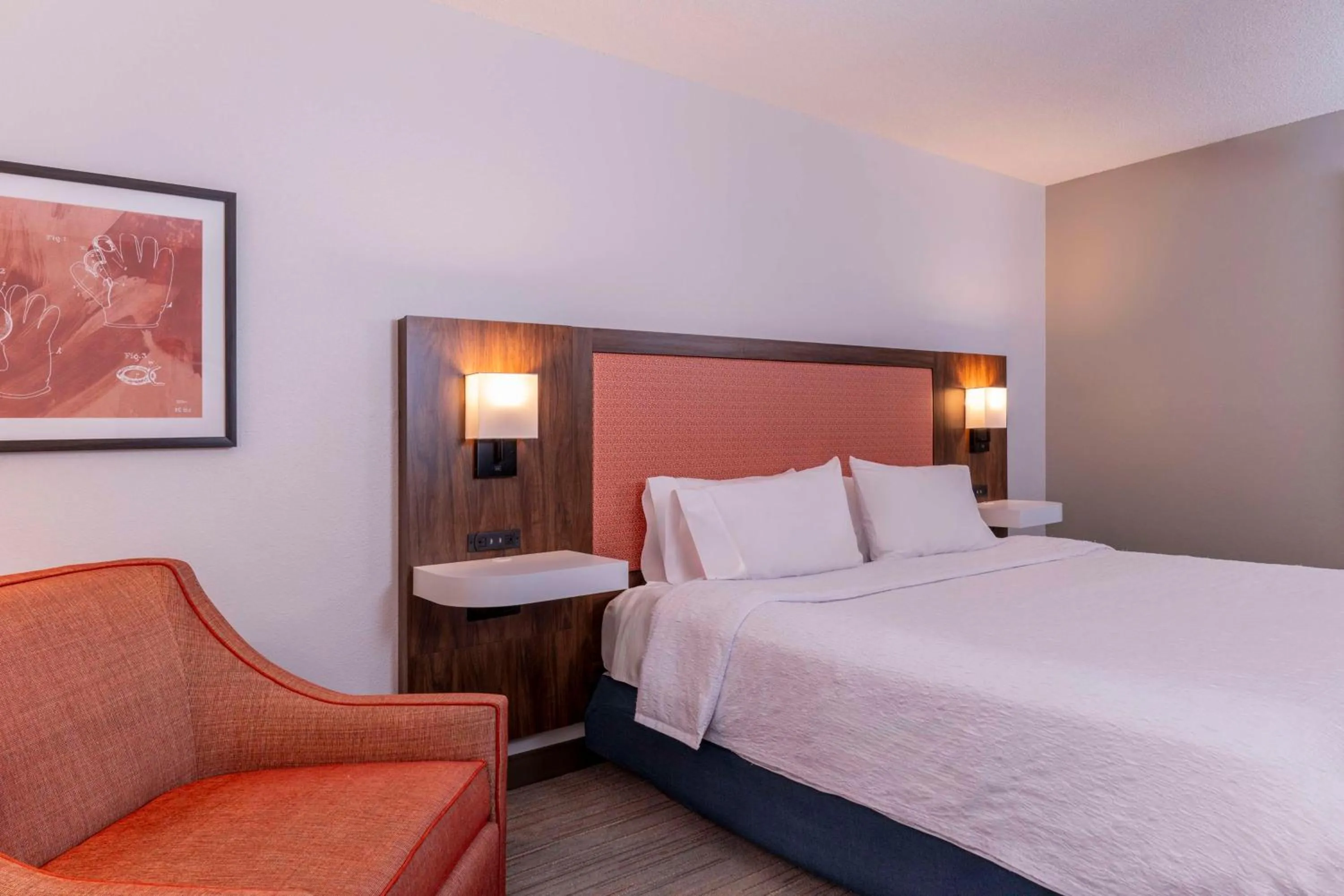 Bed in Hampton Inn & Suites St. Louis-Chesterfield