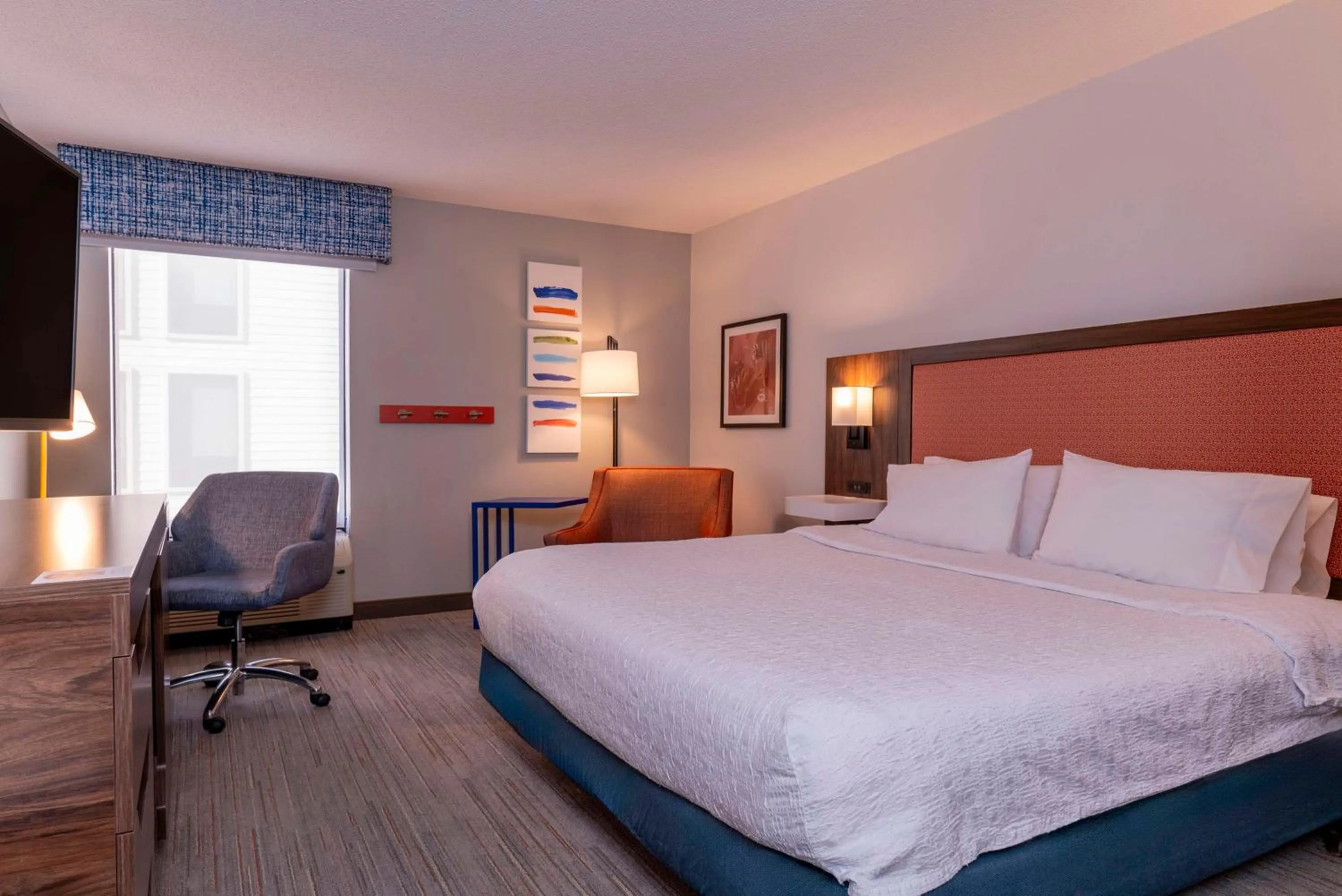Bed in Hampton Inn & Suites St. Louis-Chesterfield